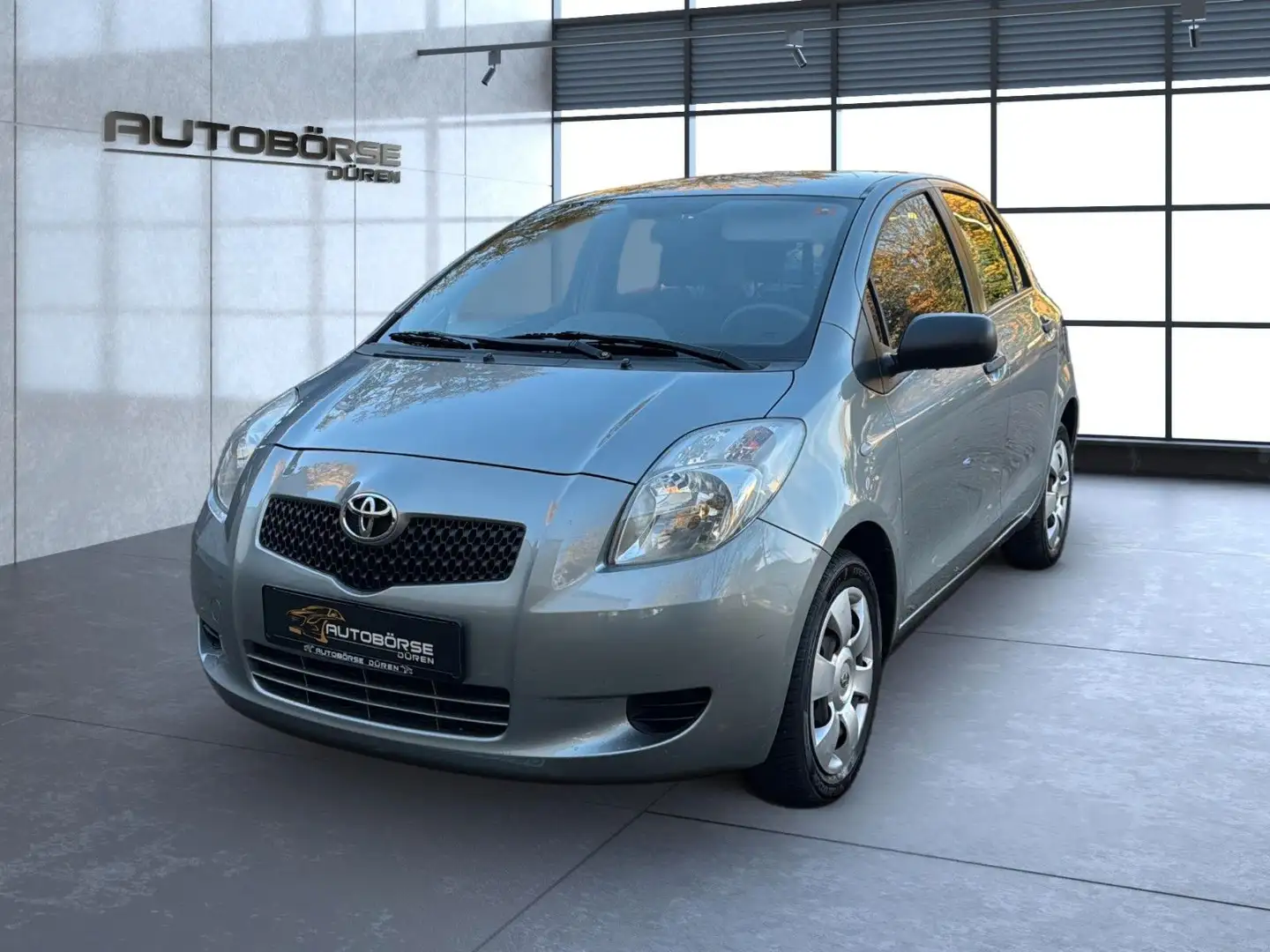 Toyota Yaris 1.3l HU neu/Service neu/Klima Silber - 2