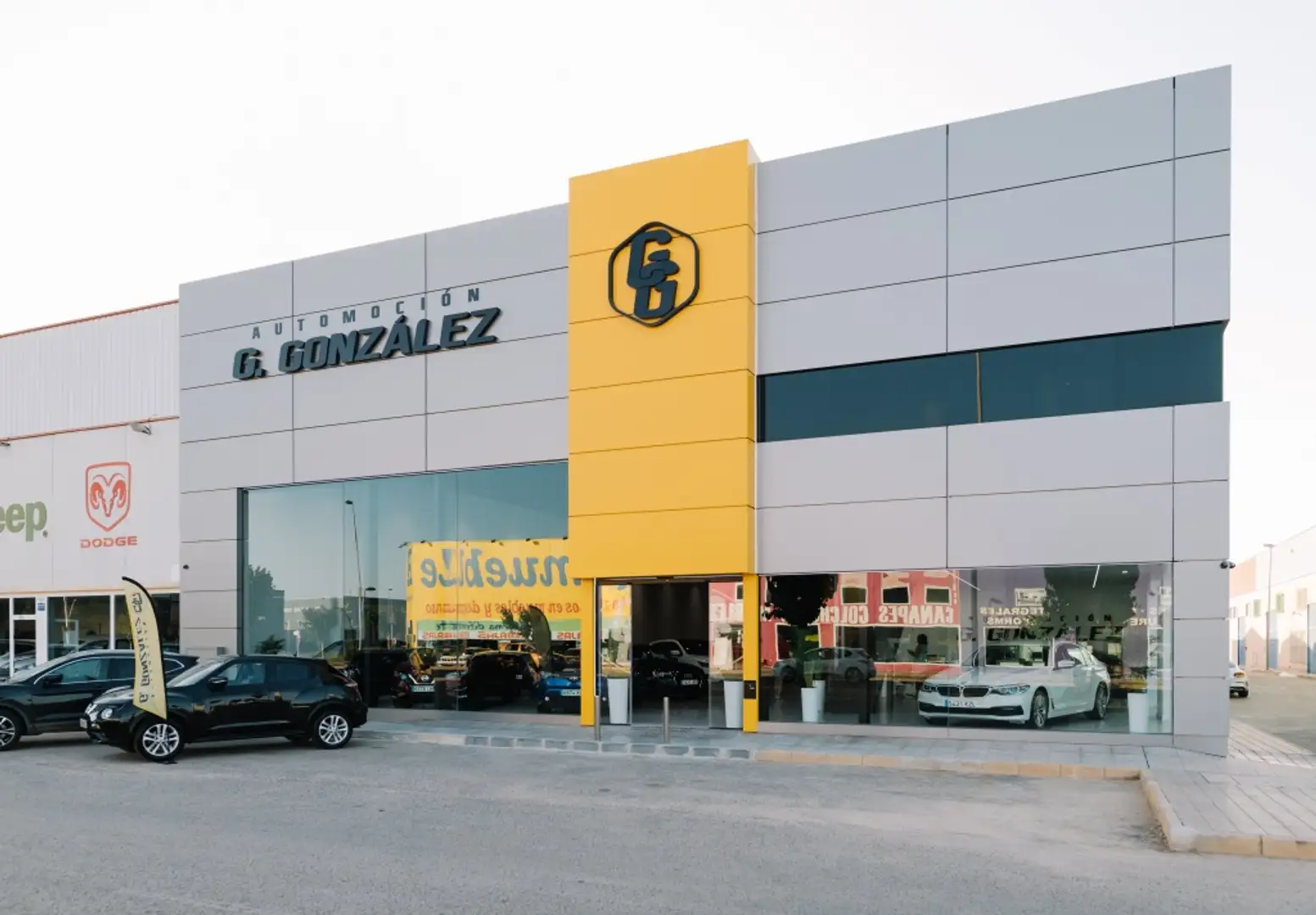 Nissan Juke 1.0 DIG-T Tekna 4x2 DCT 7 84kW Grigio - 1