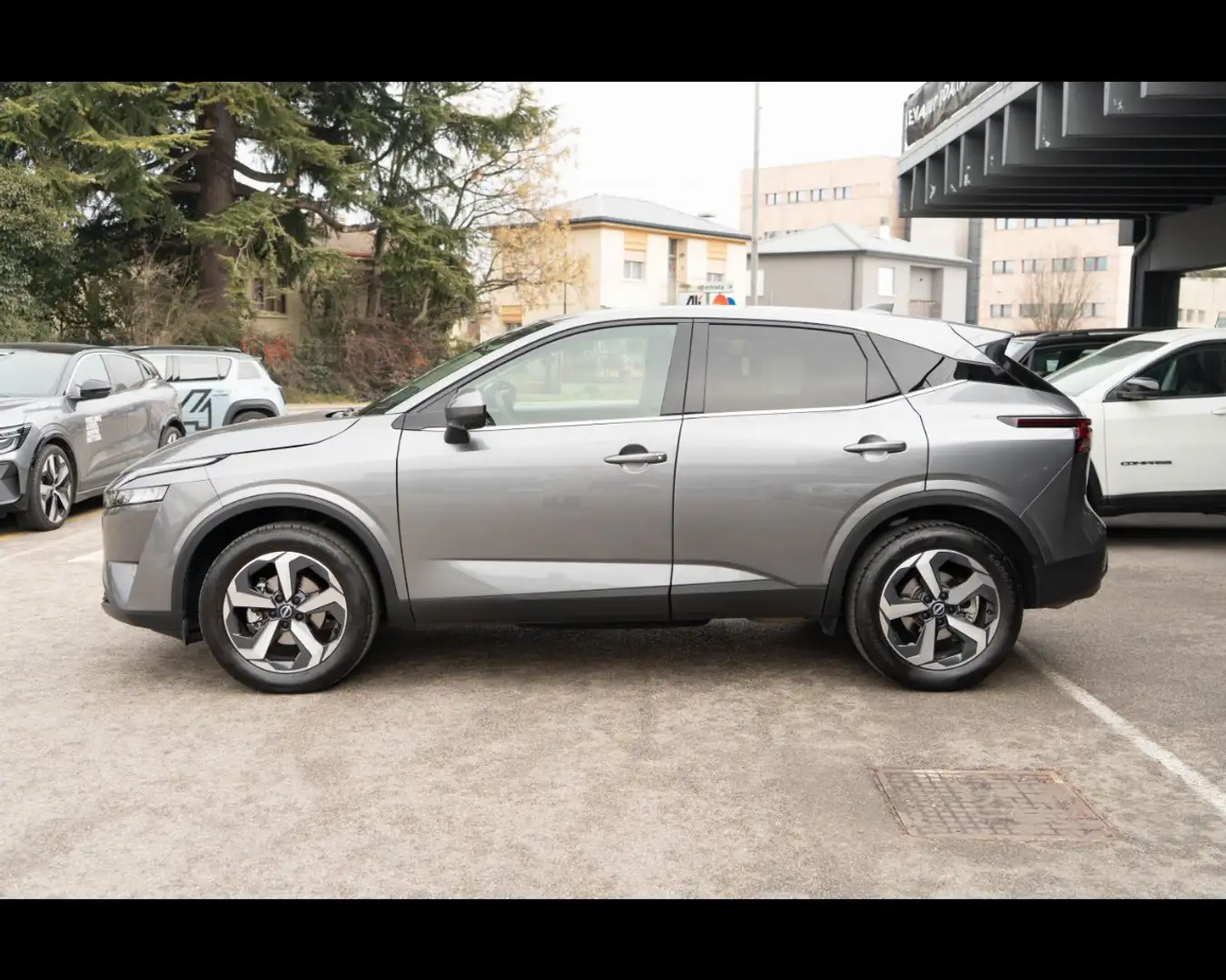 Nissan Qashqai 3ª serie MHEV 140 CV N-Connecta Gris - 2