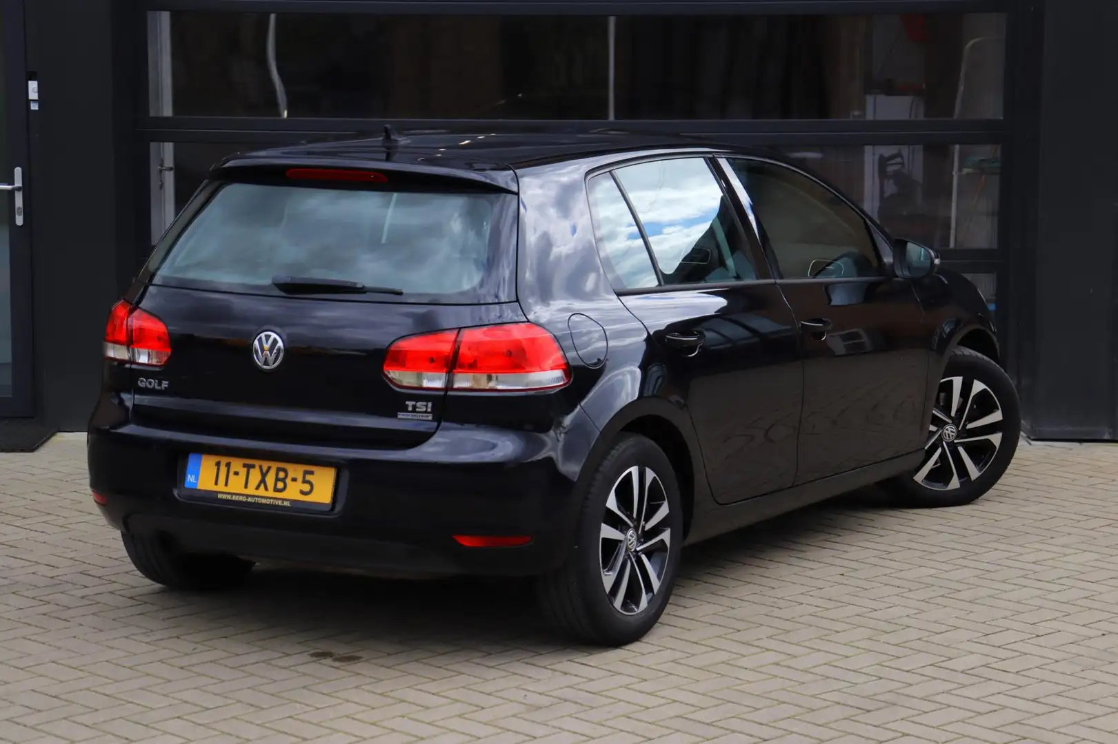 Volkswagen Golf 1.2 TSI Trend Edition BlueMotion | NAP | Navi | Ai Zwart - 2