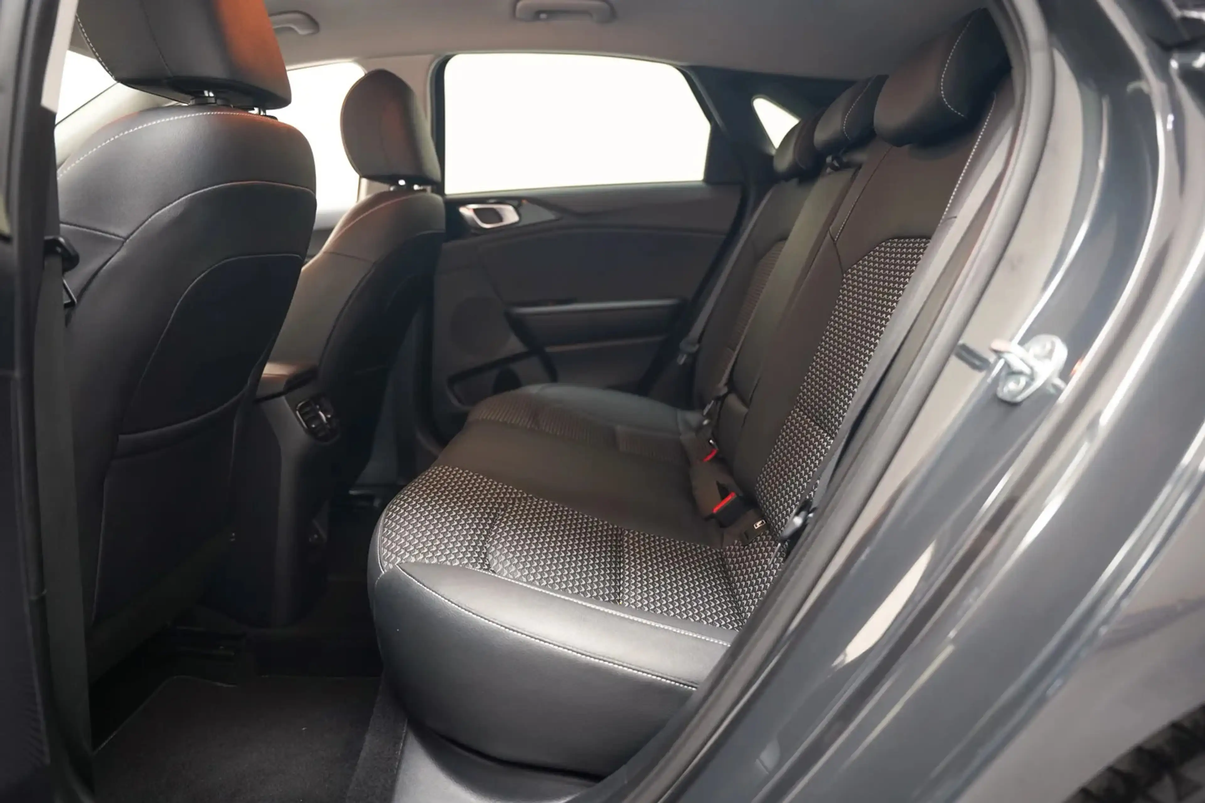 Kia Ceed / cee'd 1.5 T-GDi 160pk DynamicPlusLine [ LED Navi Camera — photo 14