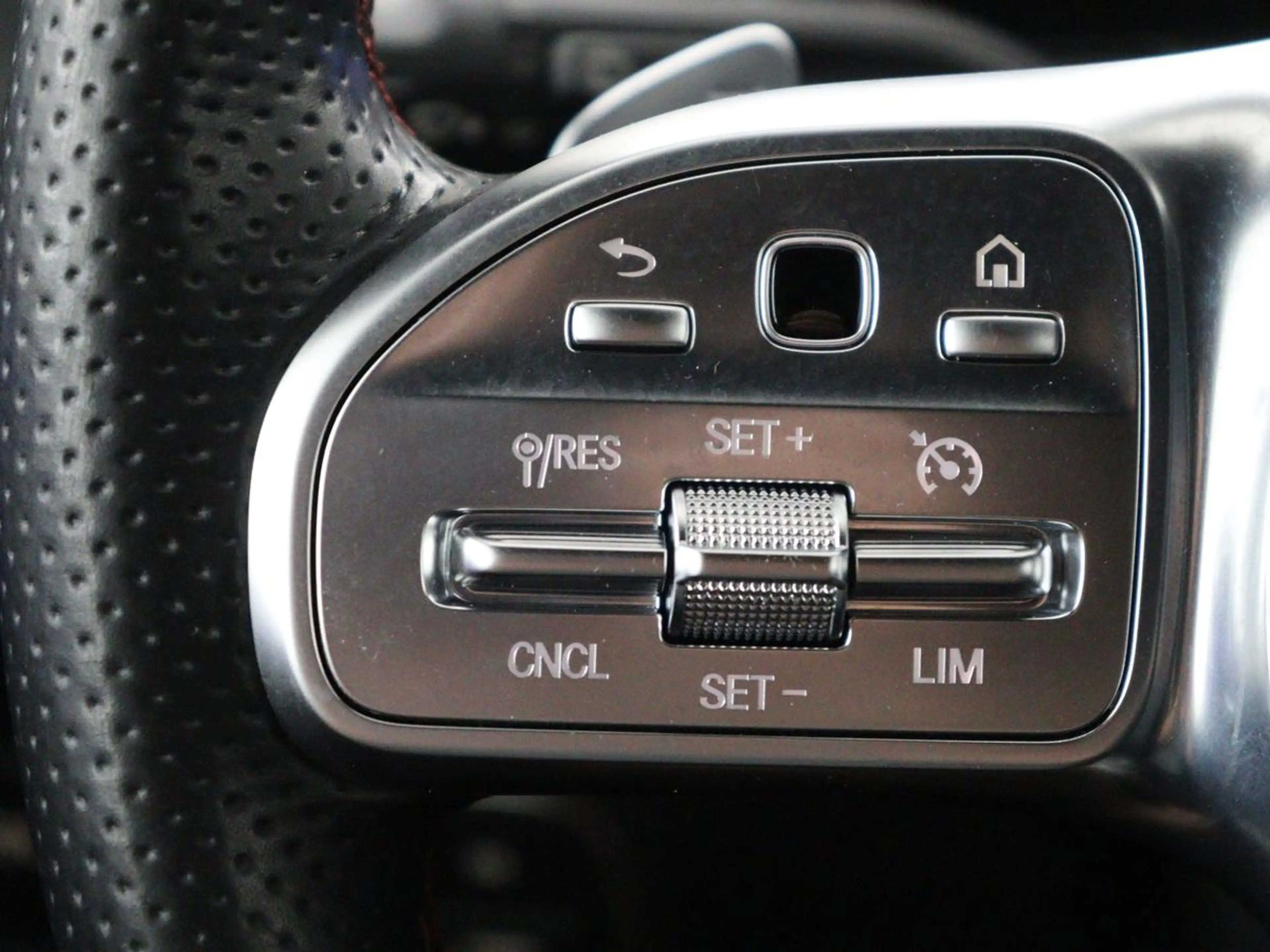 Mercedes-Benz GLA 250 e Business Solution AMG Limited | SOH 95,2% | Lede — photo 23