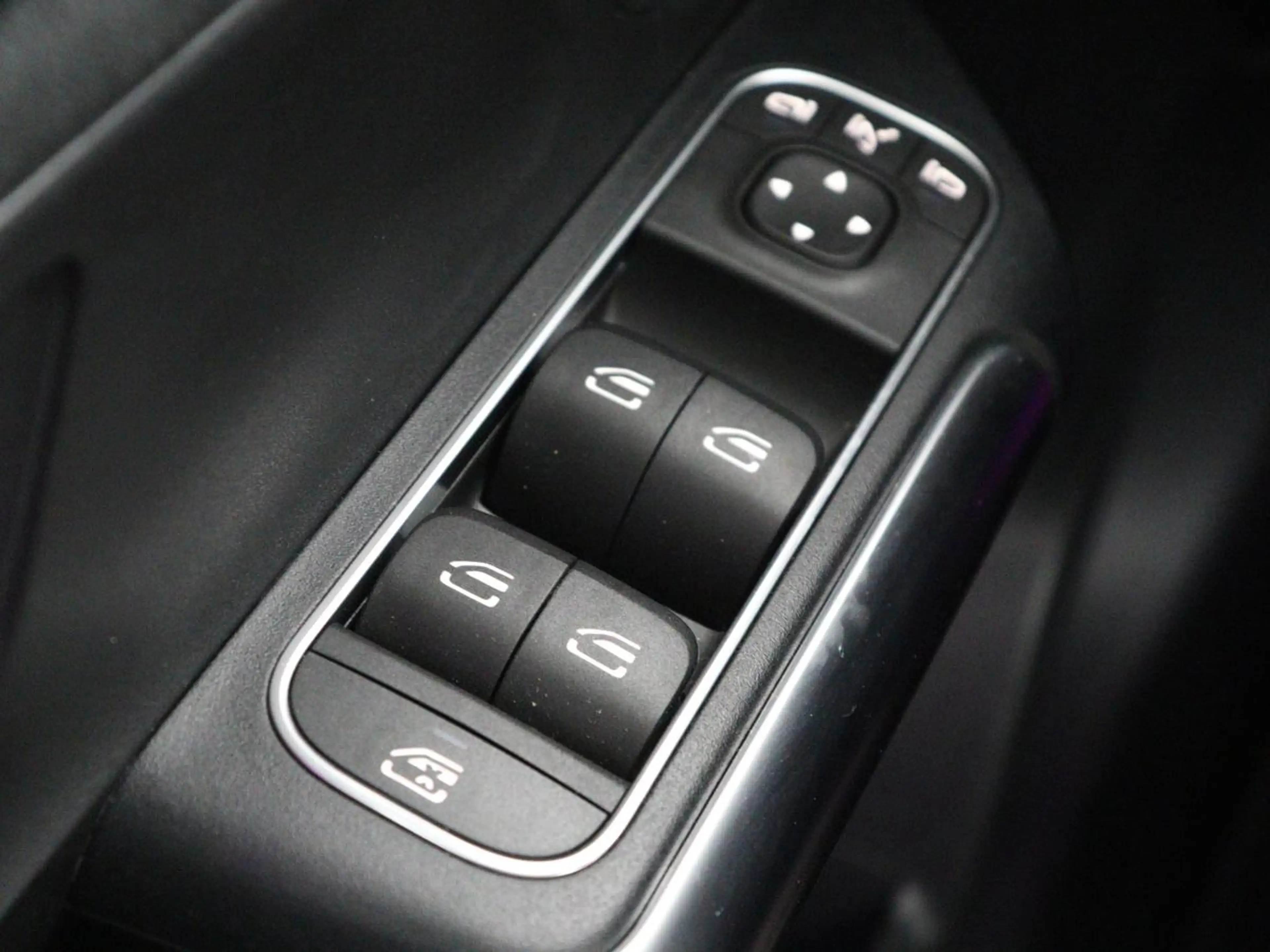 Mercedes-Benz GLA 250 e Business Solution AMG Limited | SOH 95,2% | Lede — photo 21