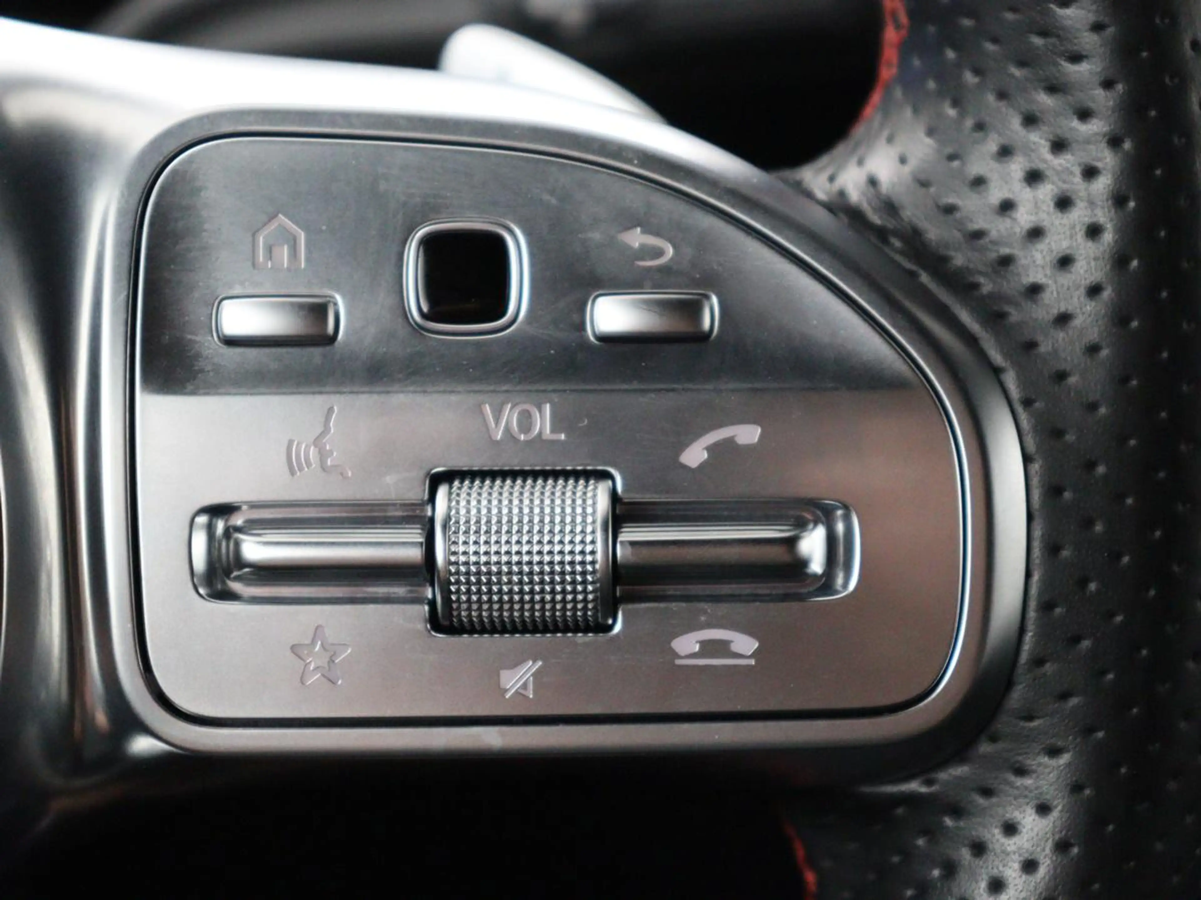 Mercedes-Benz GLA 250 e Business Solution AMG Limited | SOH 95,2% | Lede — photo 24