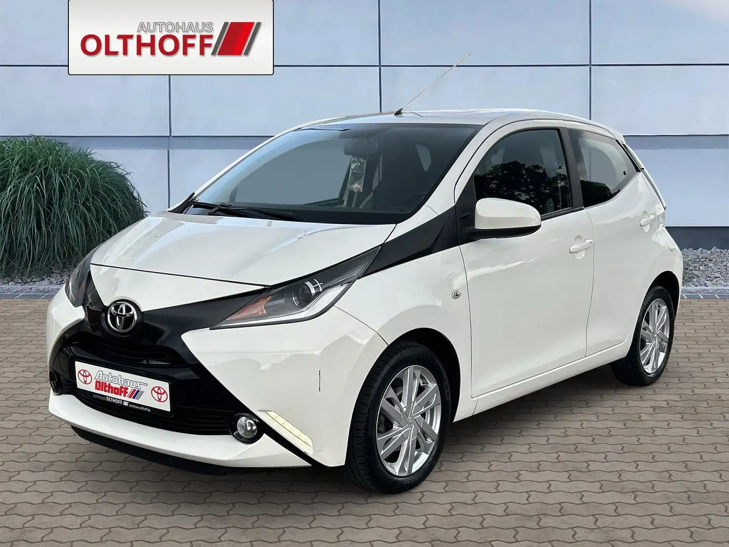 Toyota Aygo x-play touch Weiß - 1