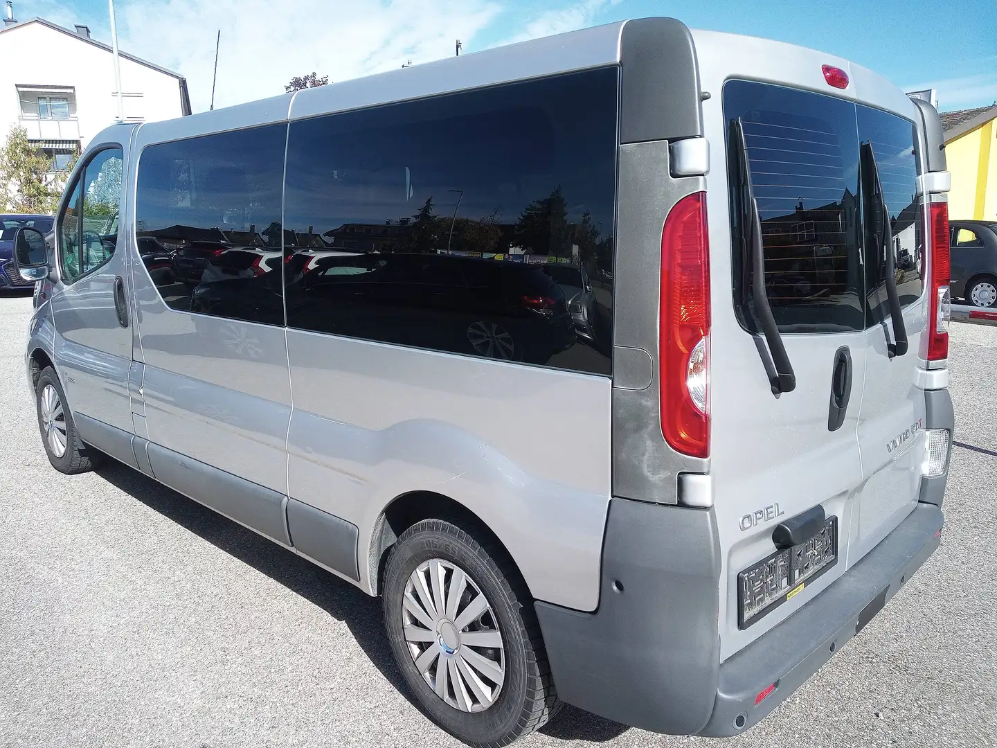 Opel Vivaro 2.0 CDTI L2H1 DPF 9-Sitzer Grau - 2