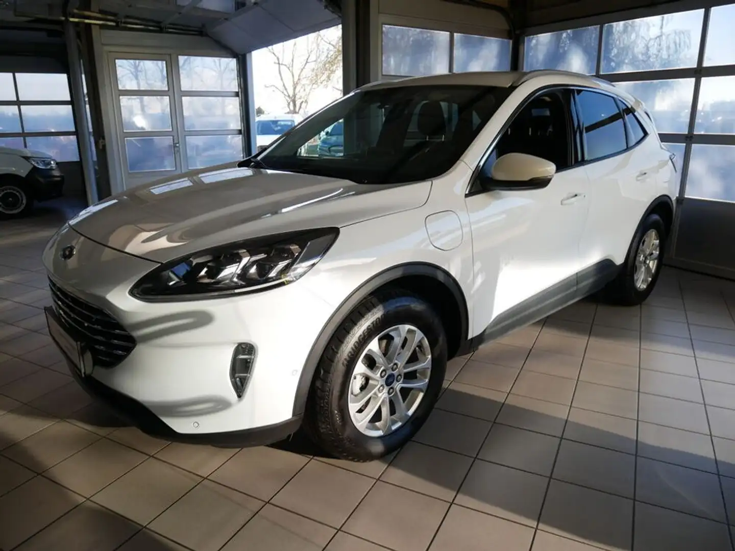 Ford Kuga Titanium X Plug-In Hybrid Weiß - 1
