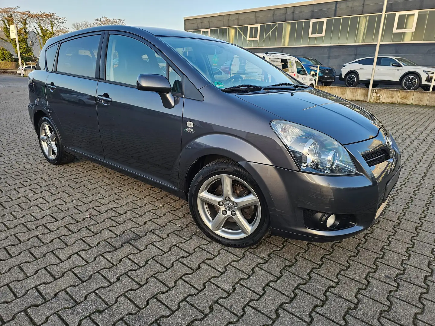 Toyota Corolla Verso Corolla Verso Diesel 2.2 D-CAT Tüv1/27 7-Sitzse Gris - 2