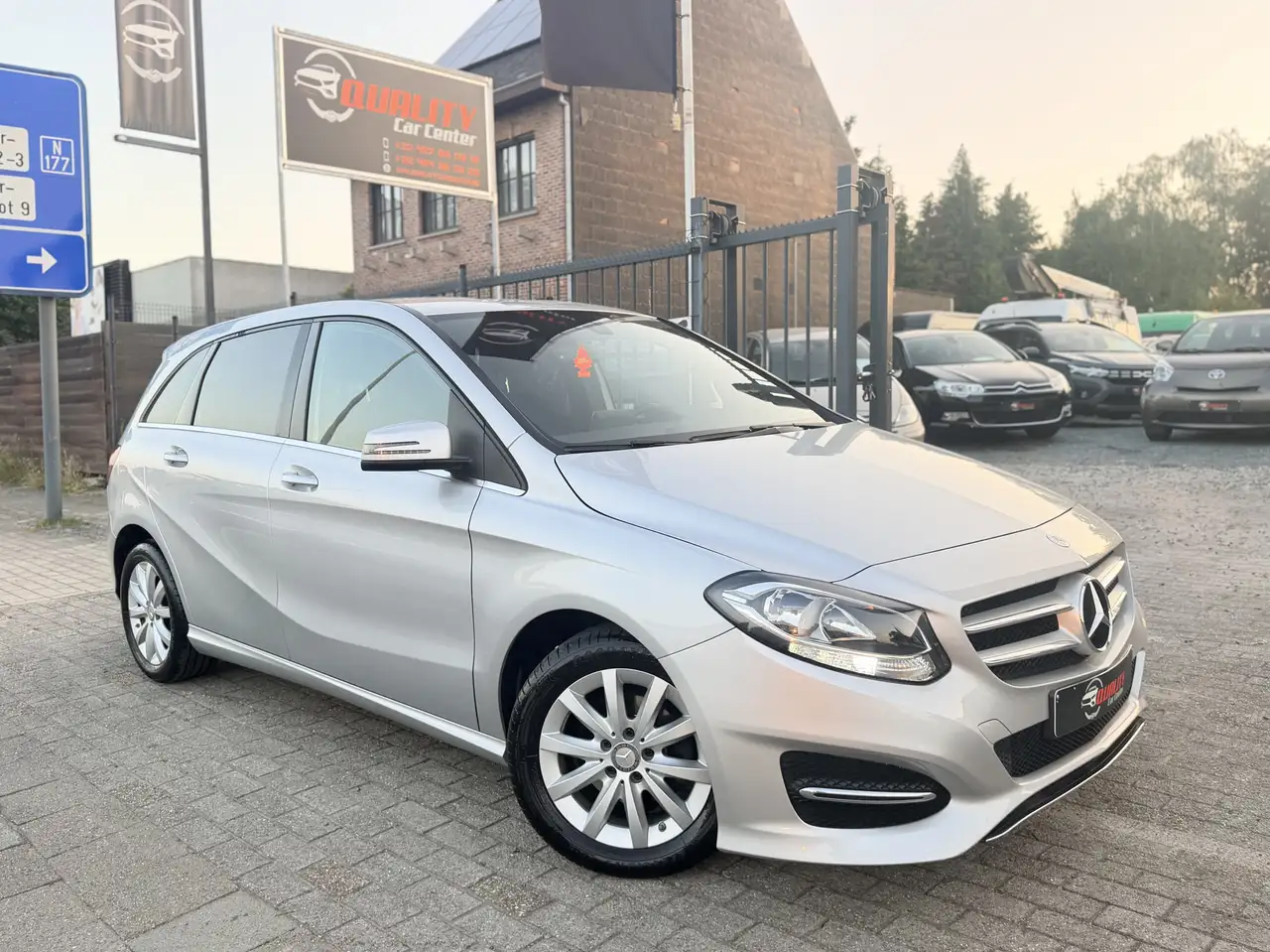Mercedes-Benz B 180