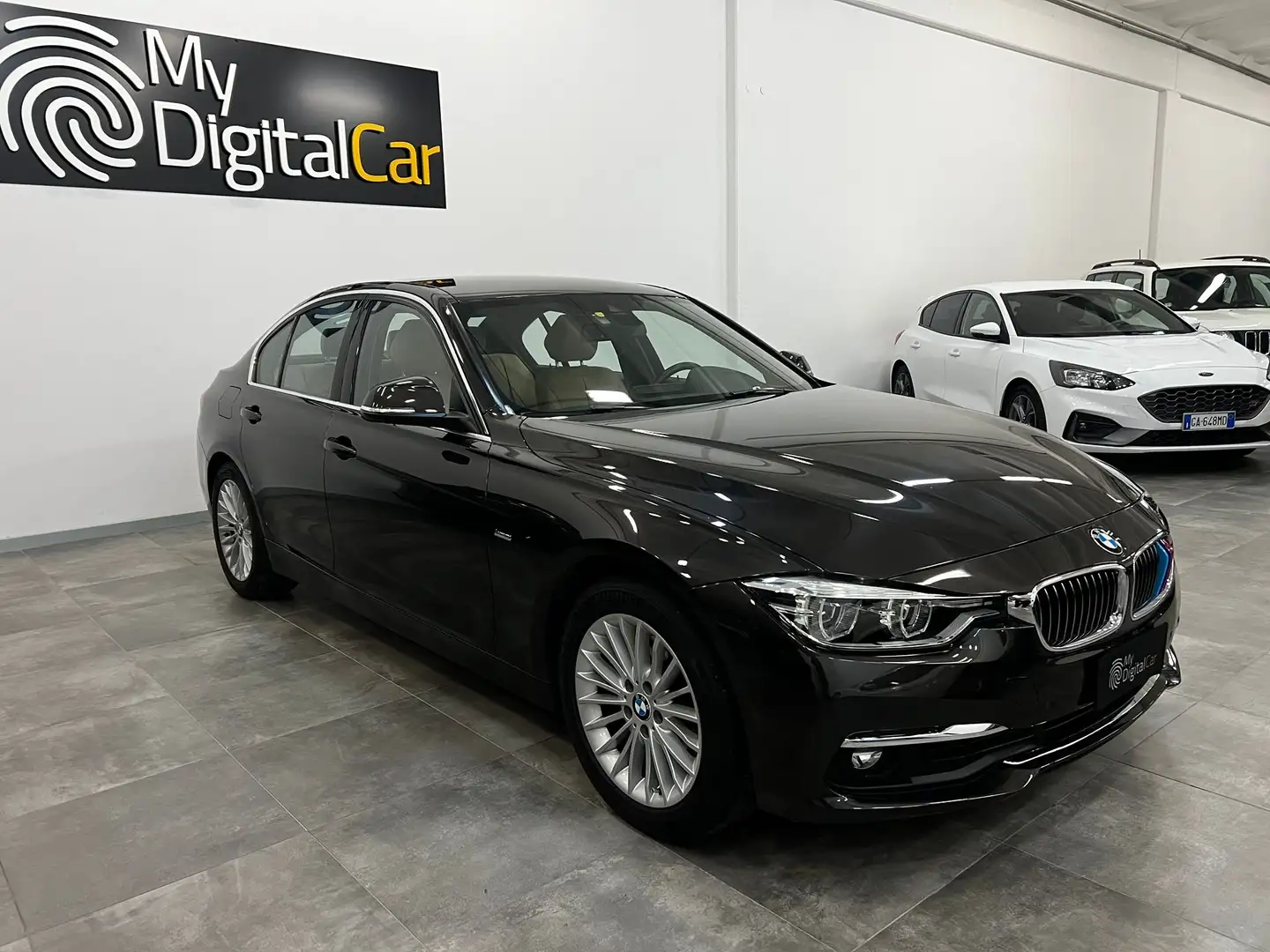 BMW 320 Serie 3 F30 2015 Berlina 320d Luxury auto Grijs - 1