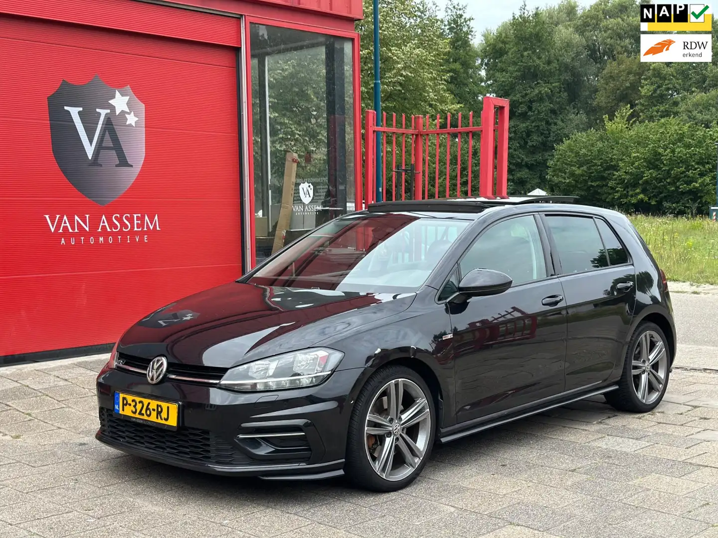 Volkswagen Golf 2.0 TDI Highline Business |R-Line| Export Zwart - 1