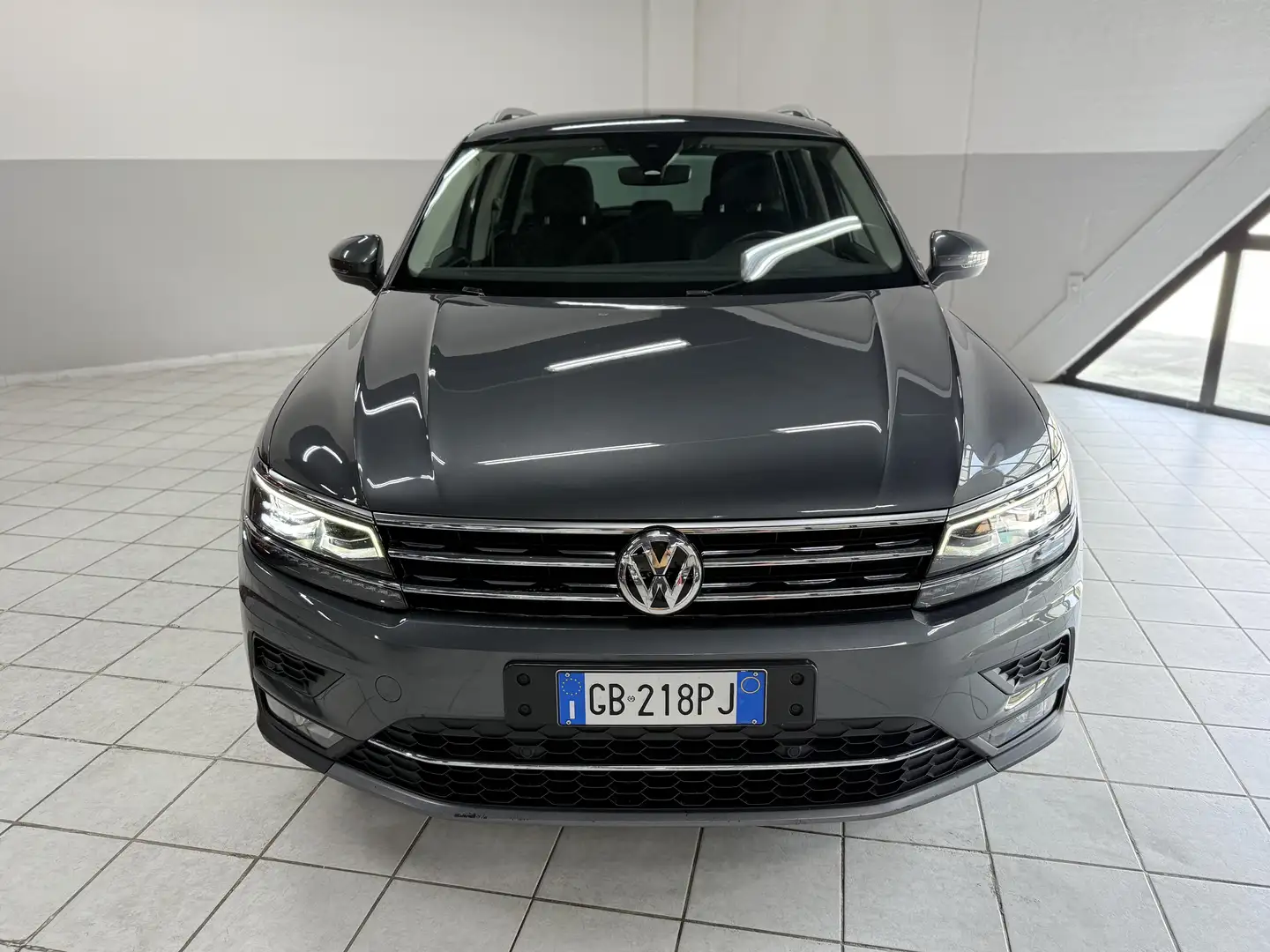 Volkswagen Tiguan Tiguan 2.0 TDI SCR DSG Advanced BlueMotion Gris - 1