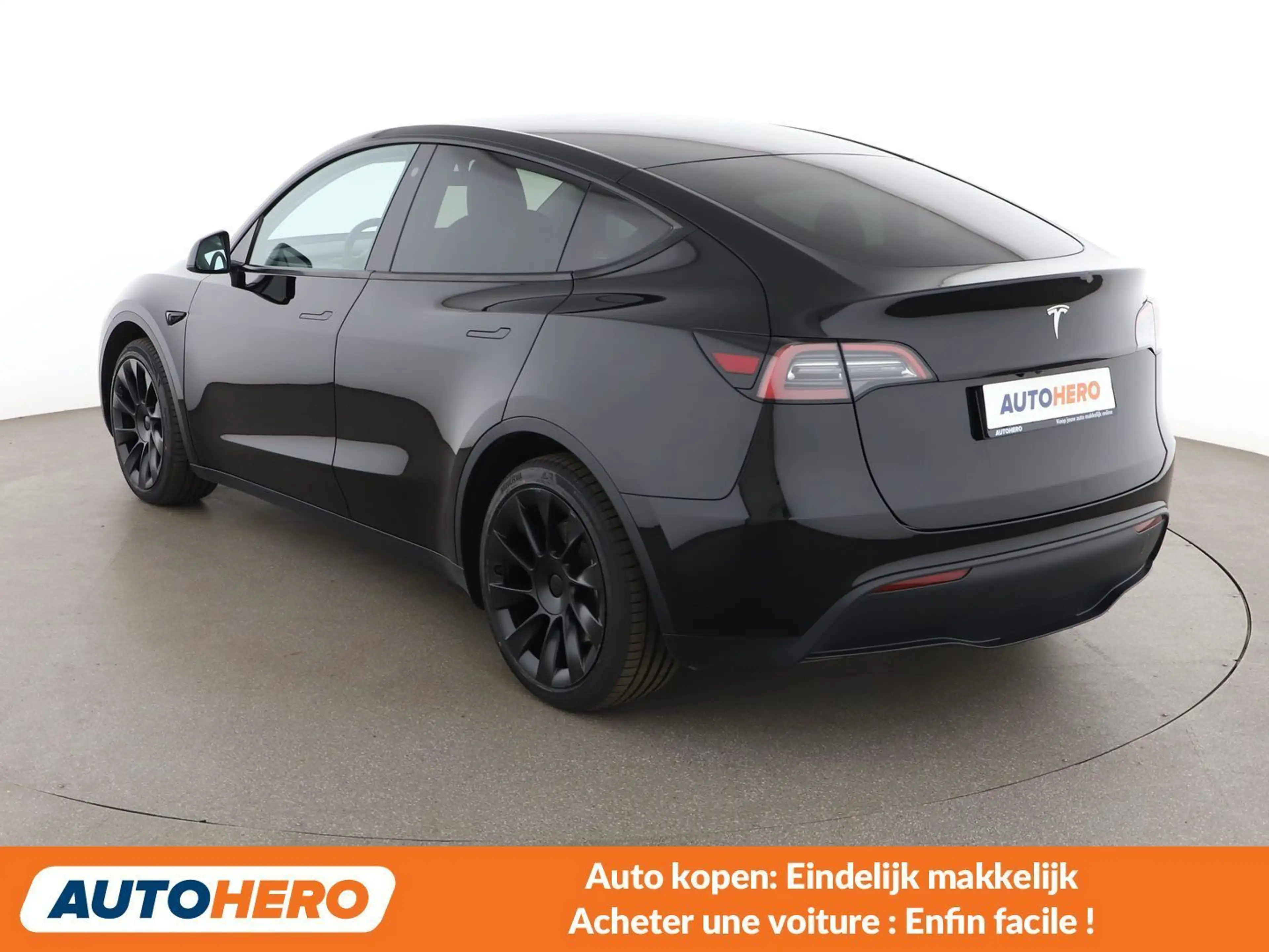 Tesla Model Y Standard Range — photo 4