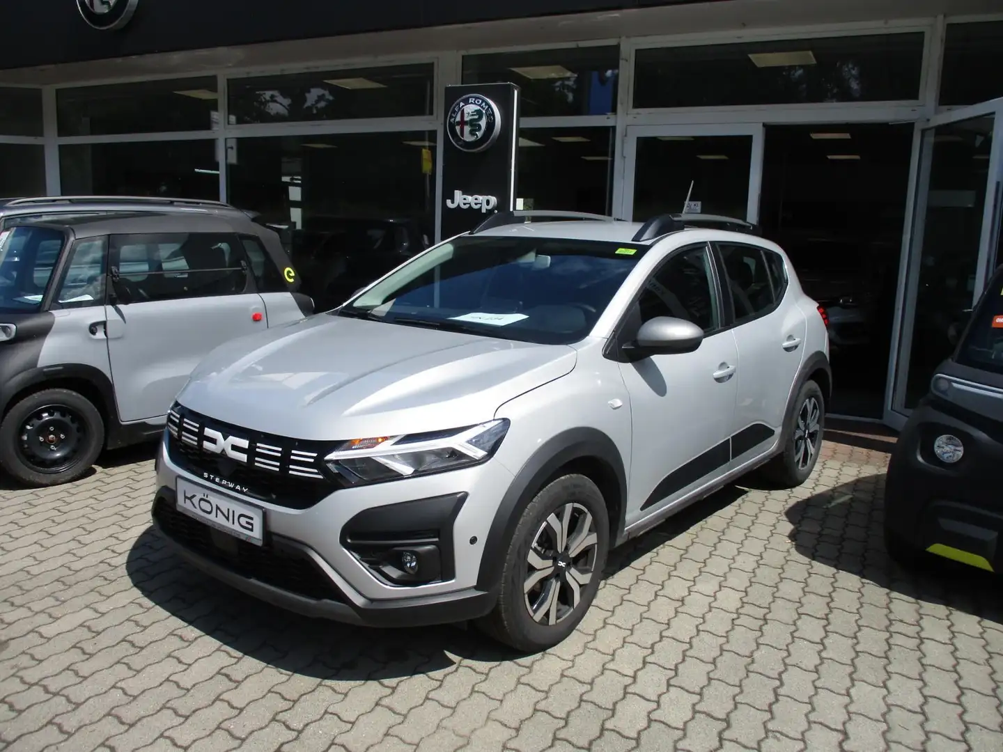 Dacia Sandero Stepway Expression+ TCe 100 ECO-G Grau - 1