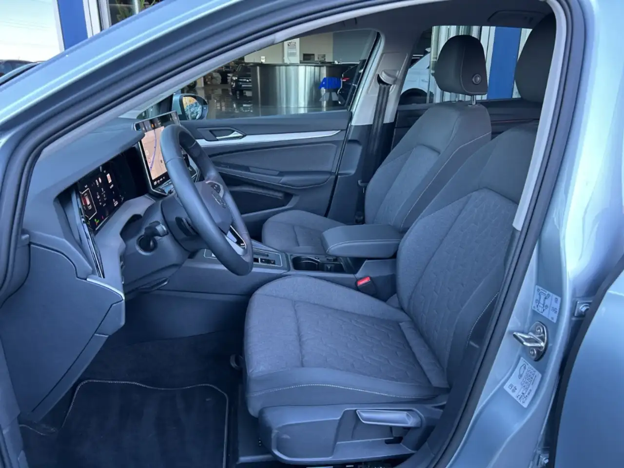 Volkswagen Golf VIII 1.5 eTSI Life DSG LED Navi Allwetterreifen As 10