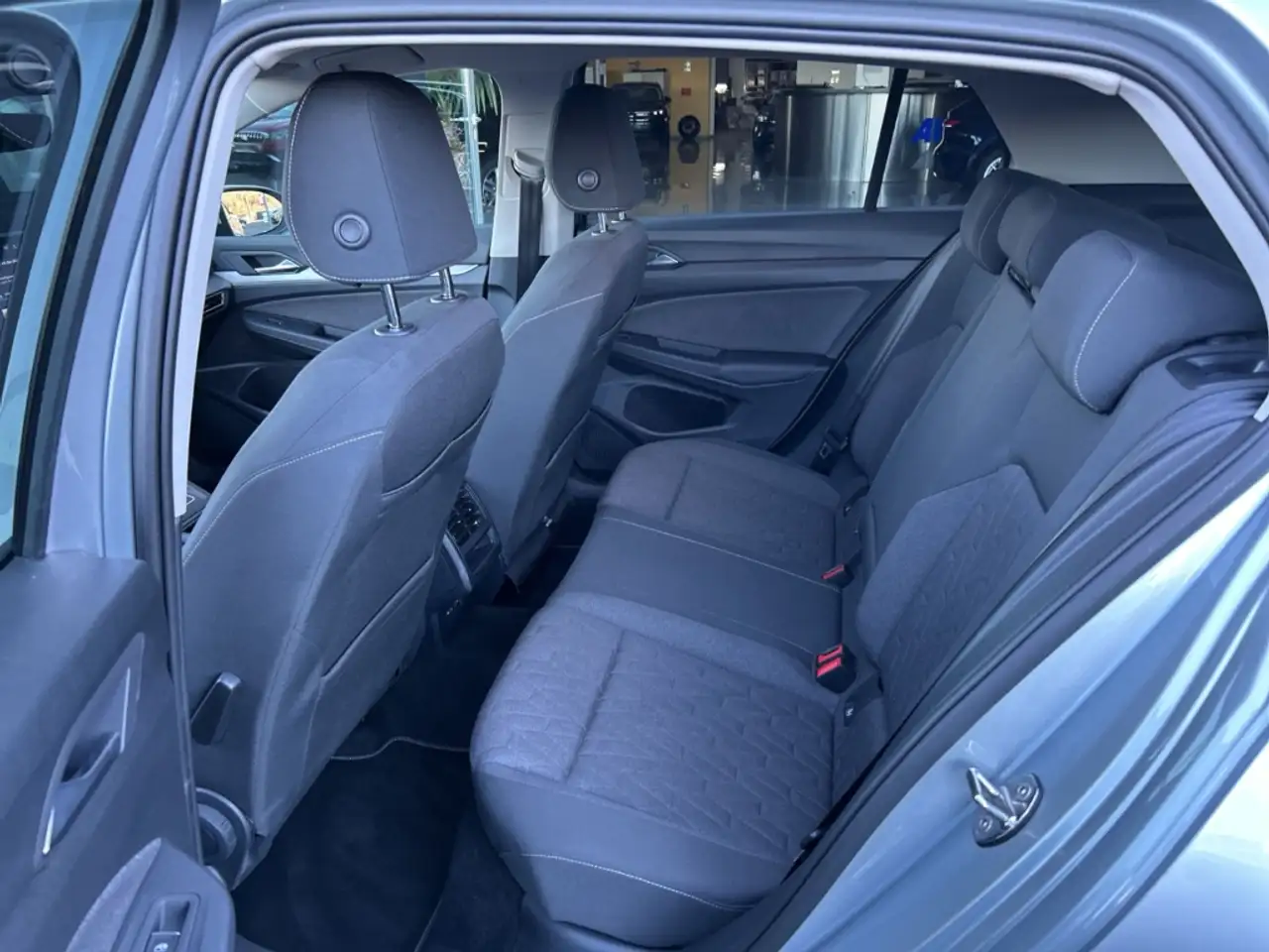 Volkswagen Golf VIII 1.5 eTSI Life DSG LED Navi Allwetterreifen As 15