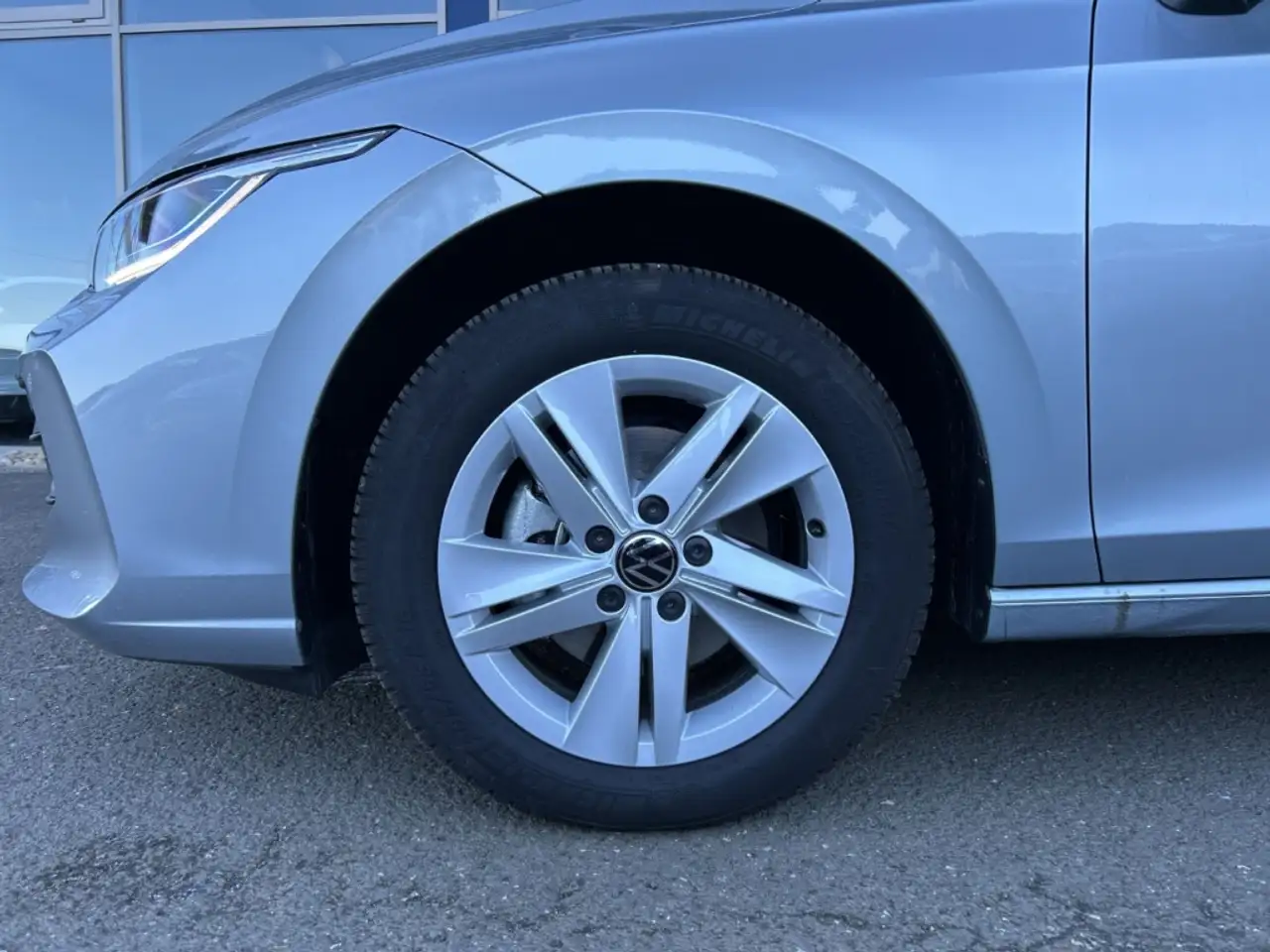 Volkswagen Golf VIII 1.5 eTSI Life DSG LED Navi Allwetterreifen As 6