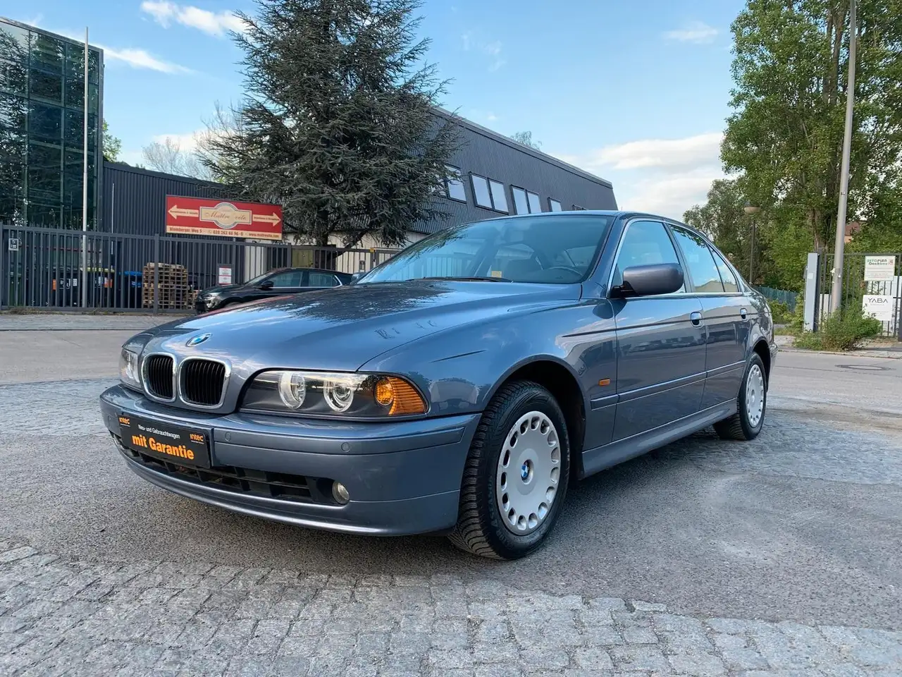BMW 525