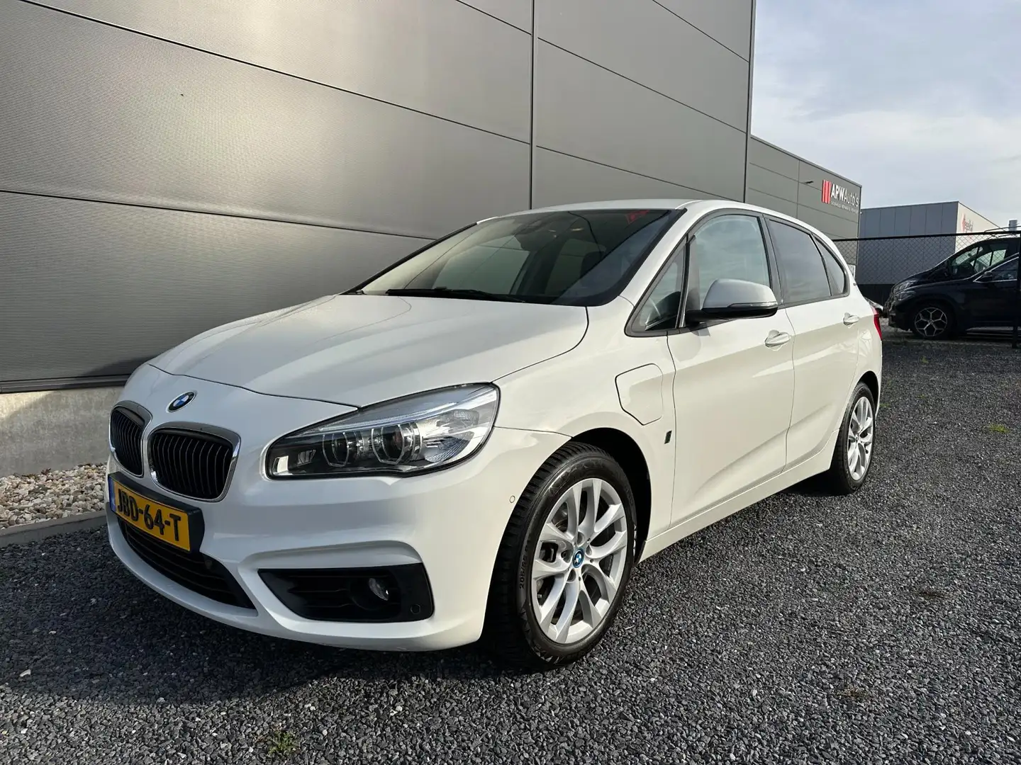 BMW 225 2-serie Active Tourer 225xe iPerformance Executive Wit - 2