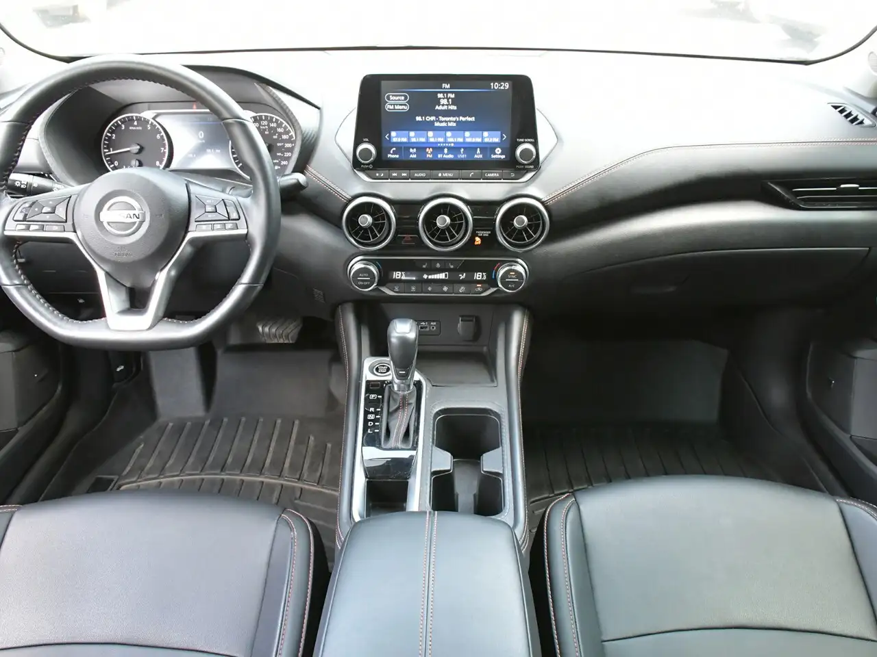 Nissan Sentra снимка Nissan Sentra