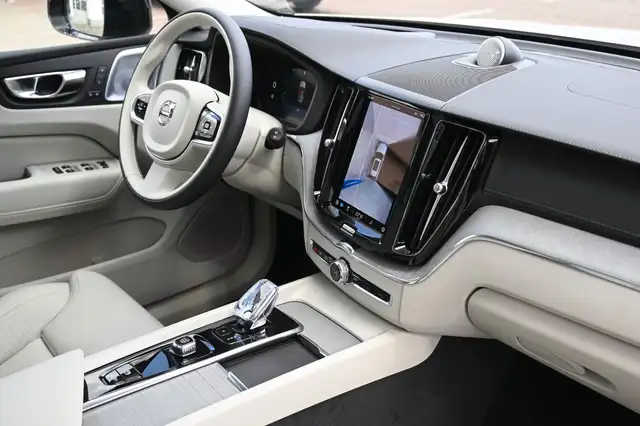 Volvo XC60 view 13