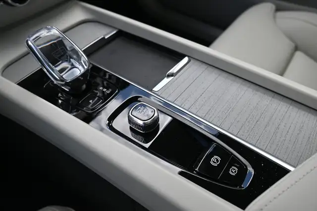 Volvo XC60 view 28