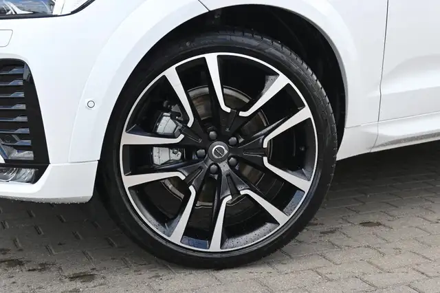 Volvo XC60 view 3