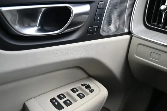Volvo XC60 view 26