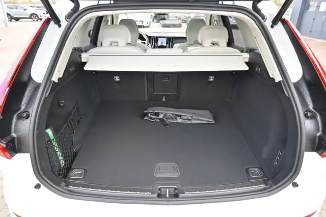 Volvo XC60 view 16