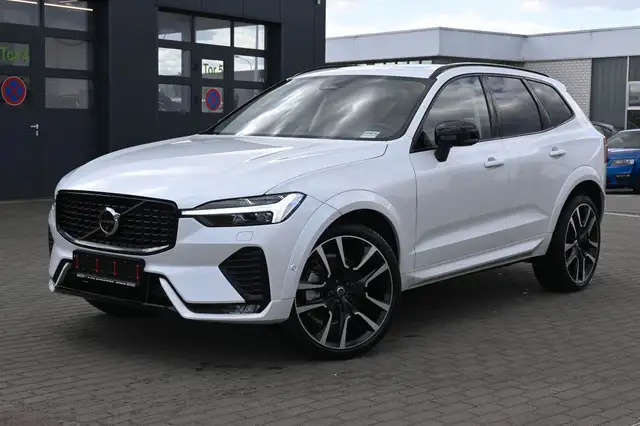 Volvo XC60 view 2