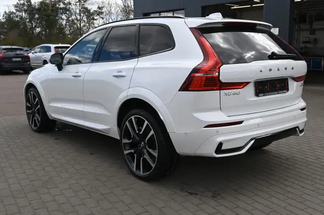 Volvo XC60 view 5