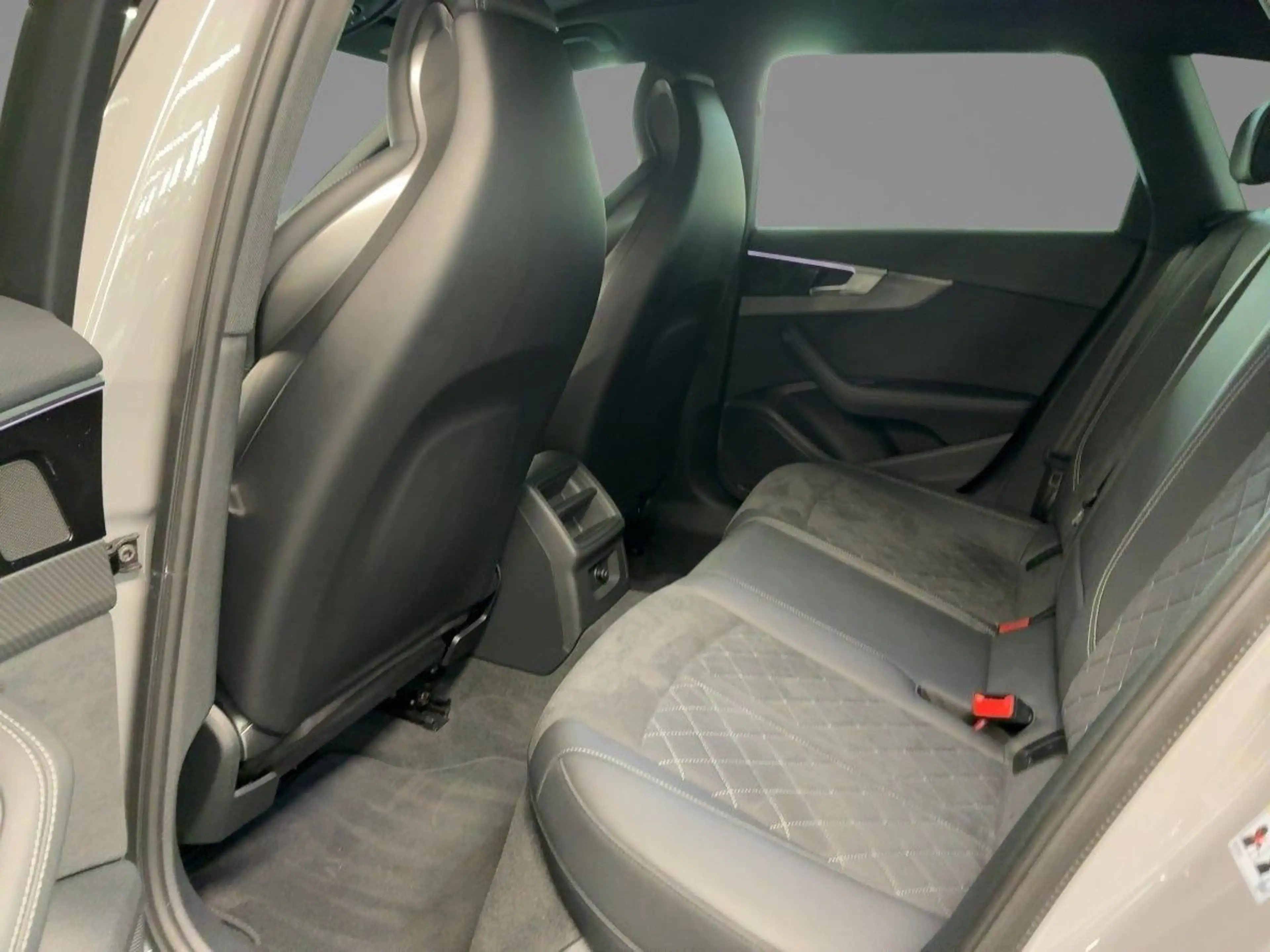 Audi RS4 RS4 Avant quattro tiptronic VirtualCockpit+ DAB — photo 7