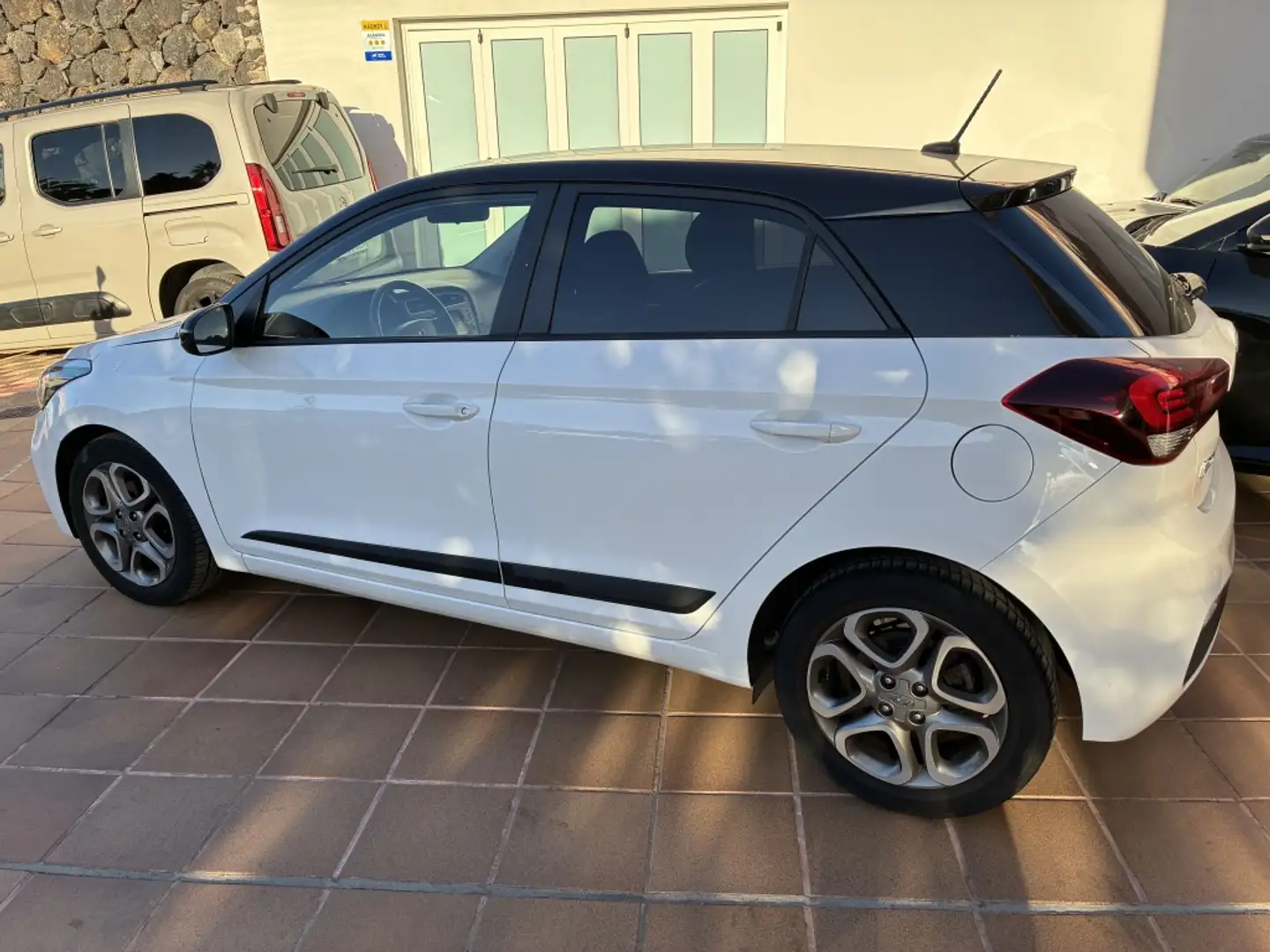 Hyundai i20 1.0 TGDI Tecno LE 2C 100 Blanc - 2