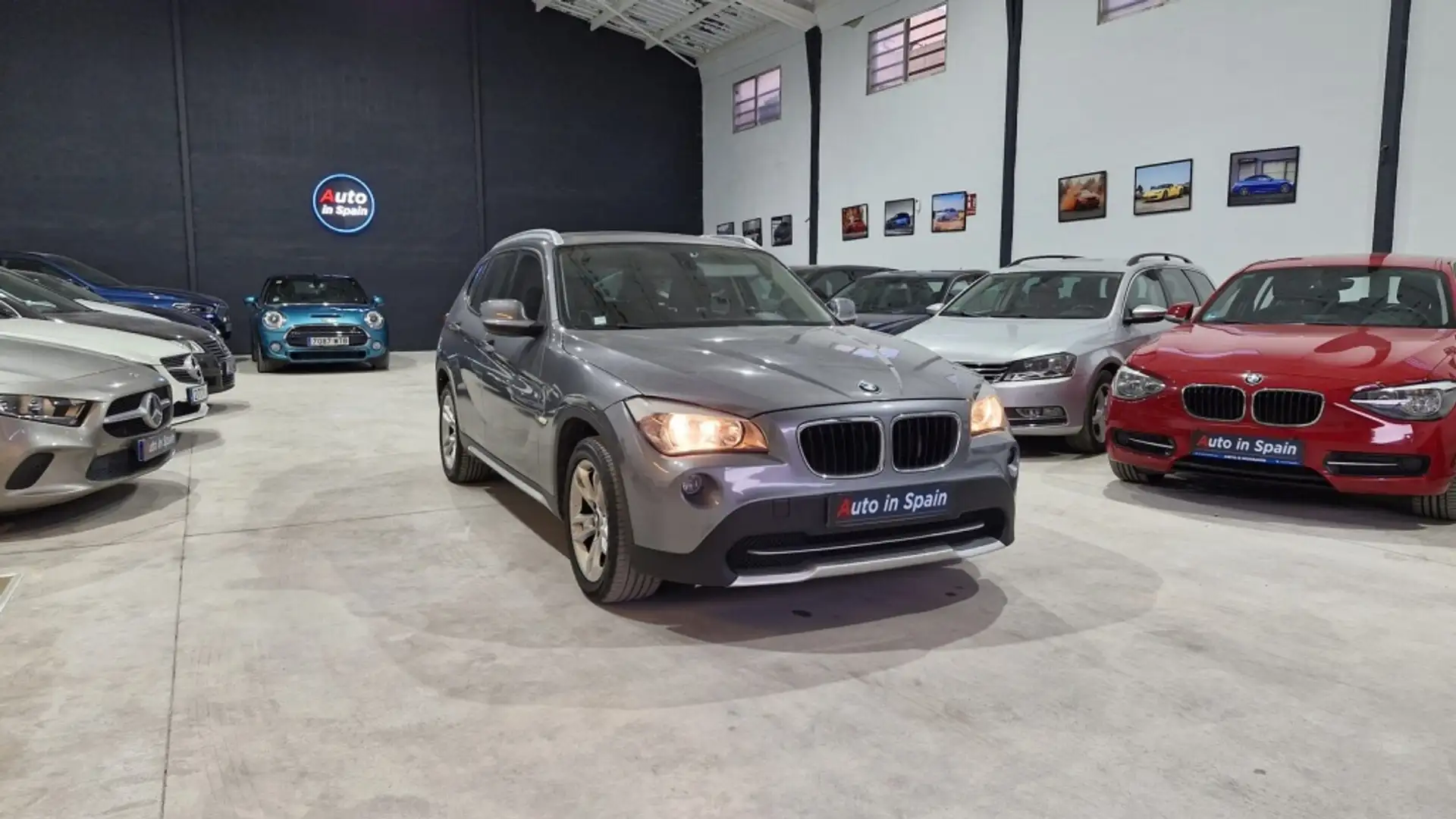 BMW X1 sDrive 18dA Gris - 1