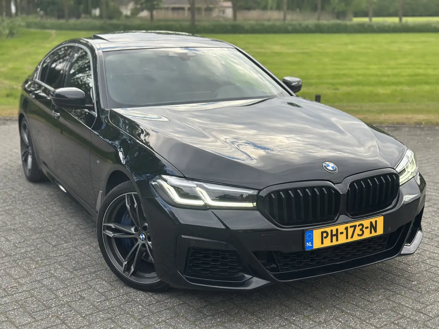 BMW 540 BMW 5-Serie 540i 340pk Aut. 2017 Zwart B58 Fekete - 1