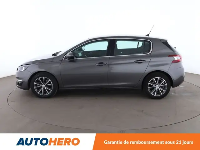 Peugeot 308 view 3