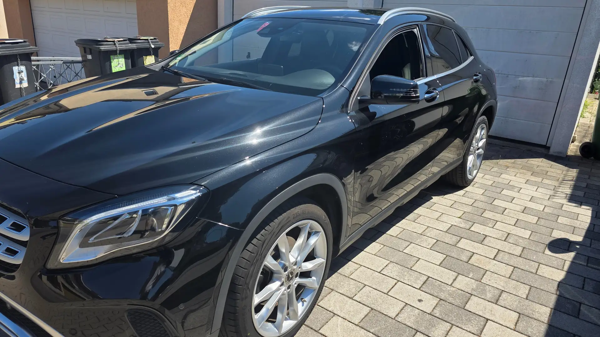 Mercedes-Benz GLA 250 GLA 250 4MATIC Sport Utility Vehicle Negru - 1