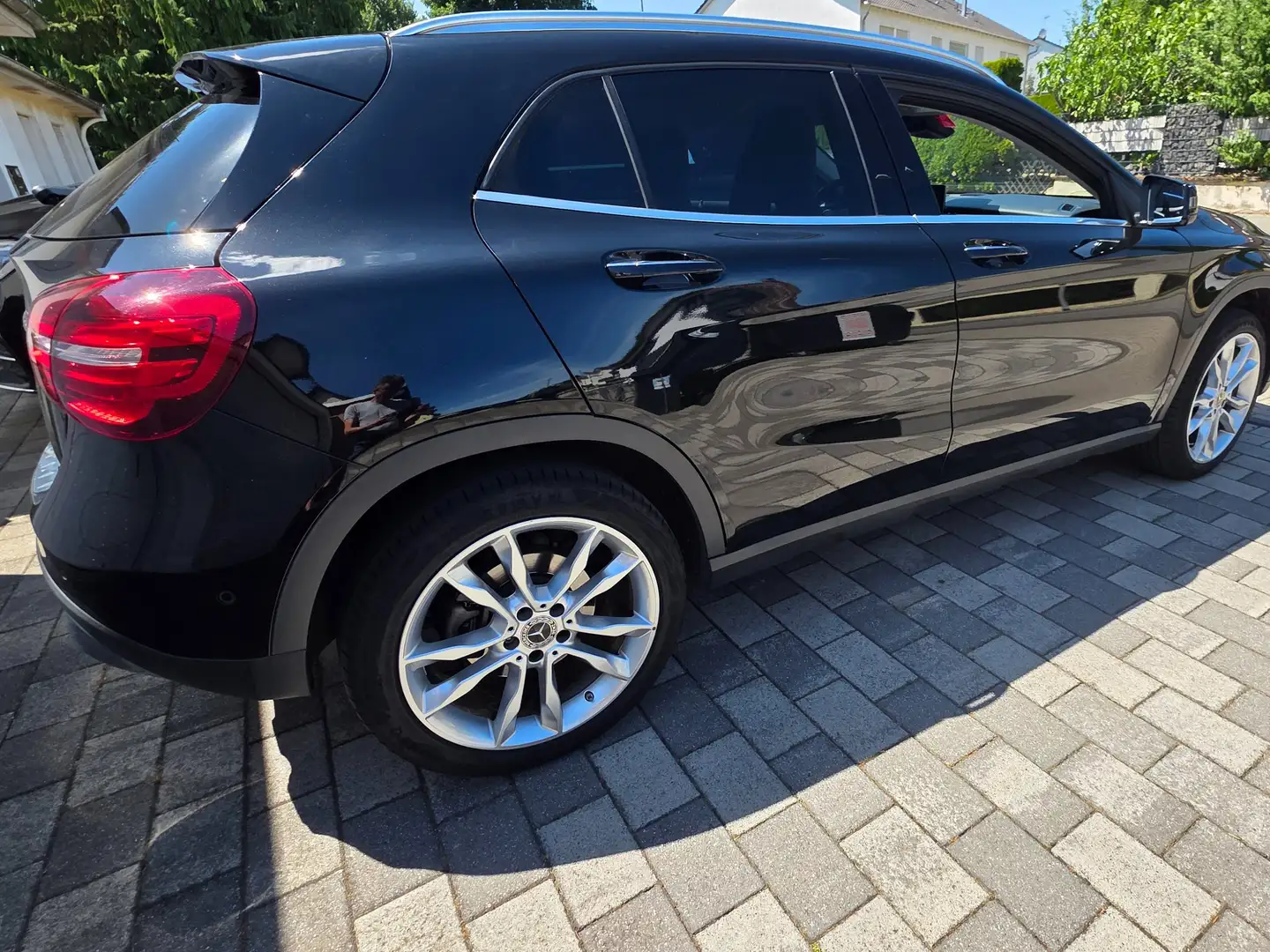 Mercedes-Benz GLA 250 GLA 250 4MATIC Sport Utility Vehicle Negru - 2