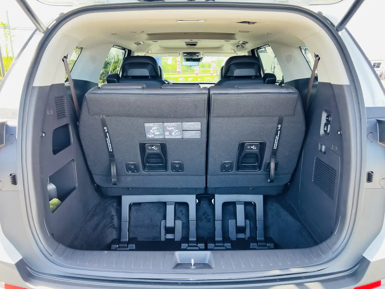 Kia Carnival photo Kia Carnival