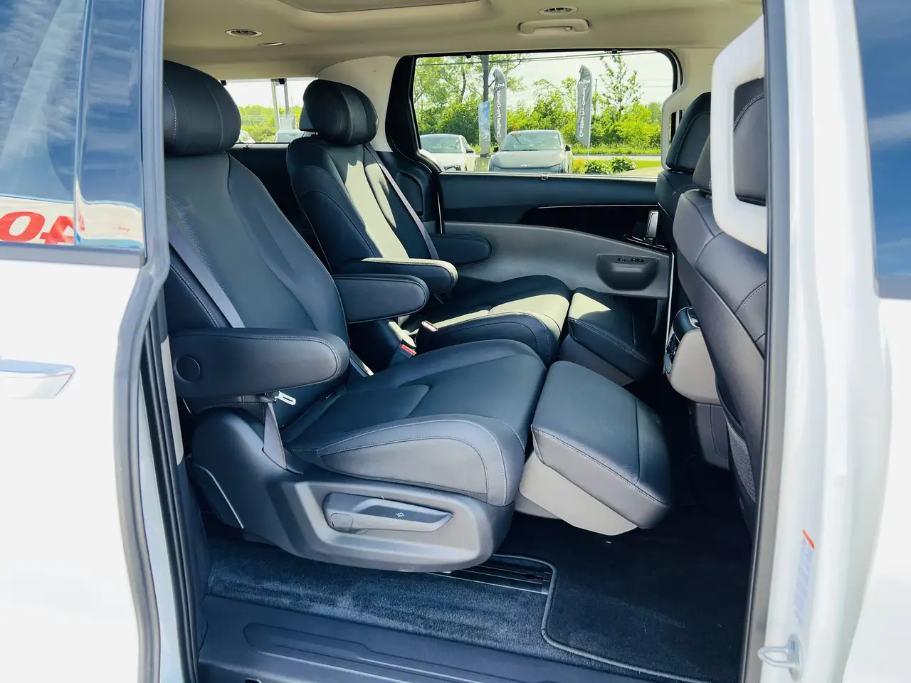 Kia Carnival photo Kia Carnival