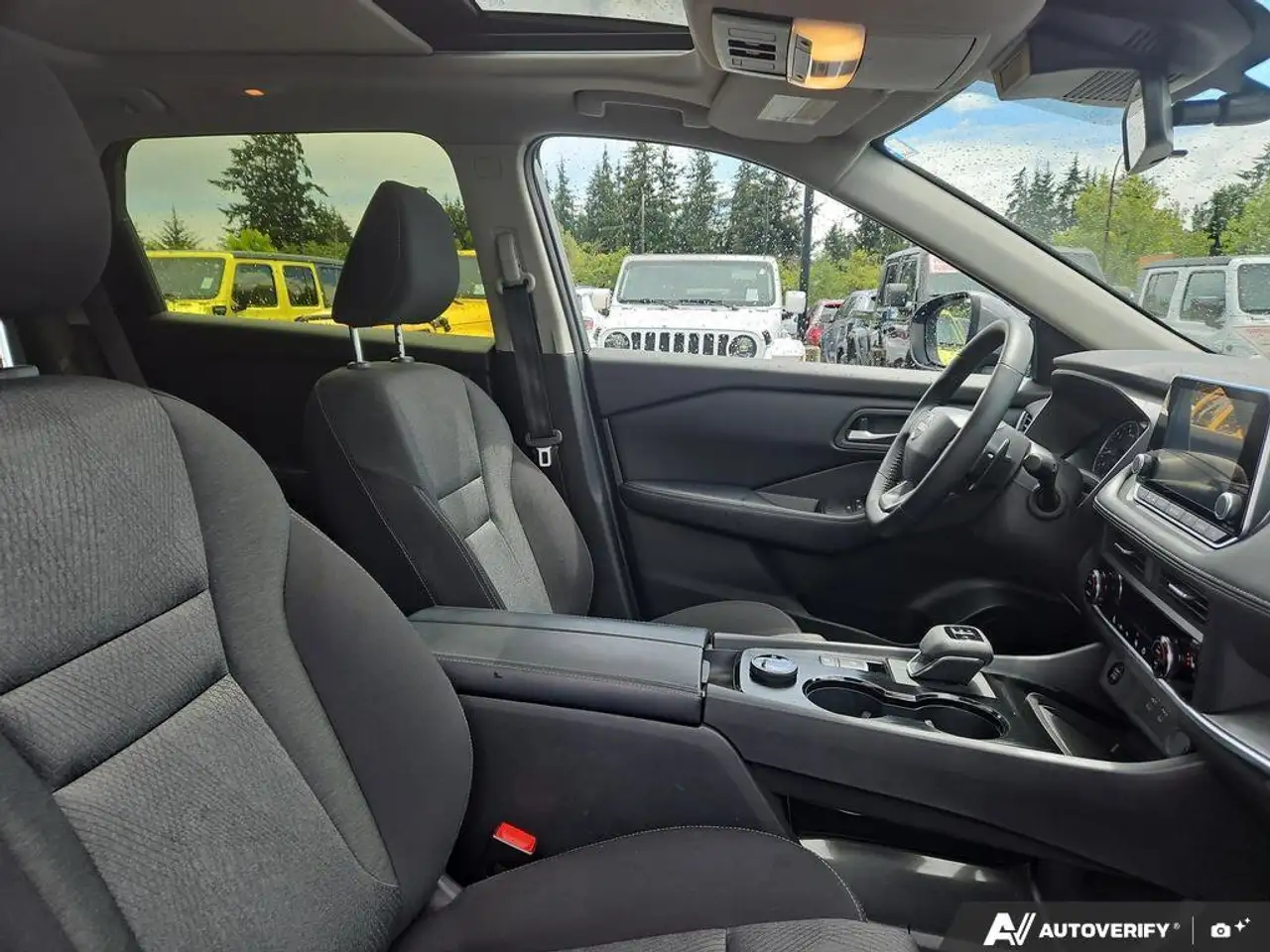Nissan Rogue снимка Nissan Rogue