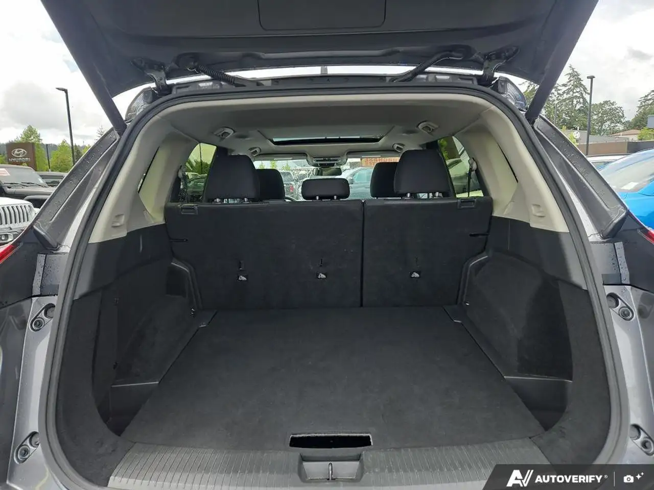Nissan Rogue снимка Nissan Rogue