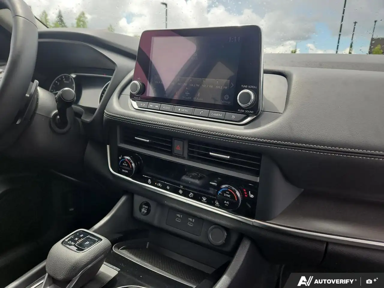 Nissan Rogue снимка Nissan Rogue