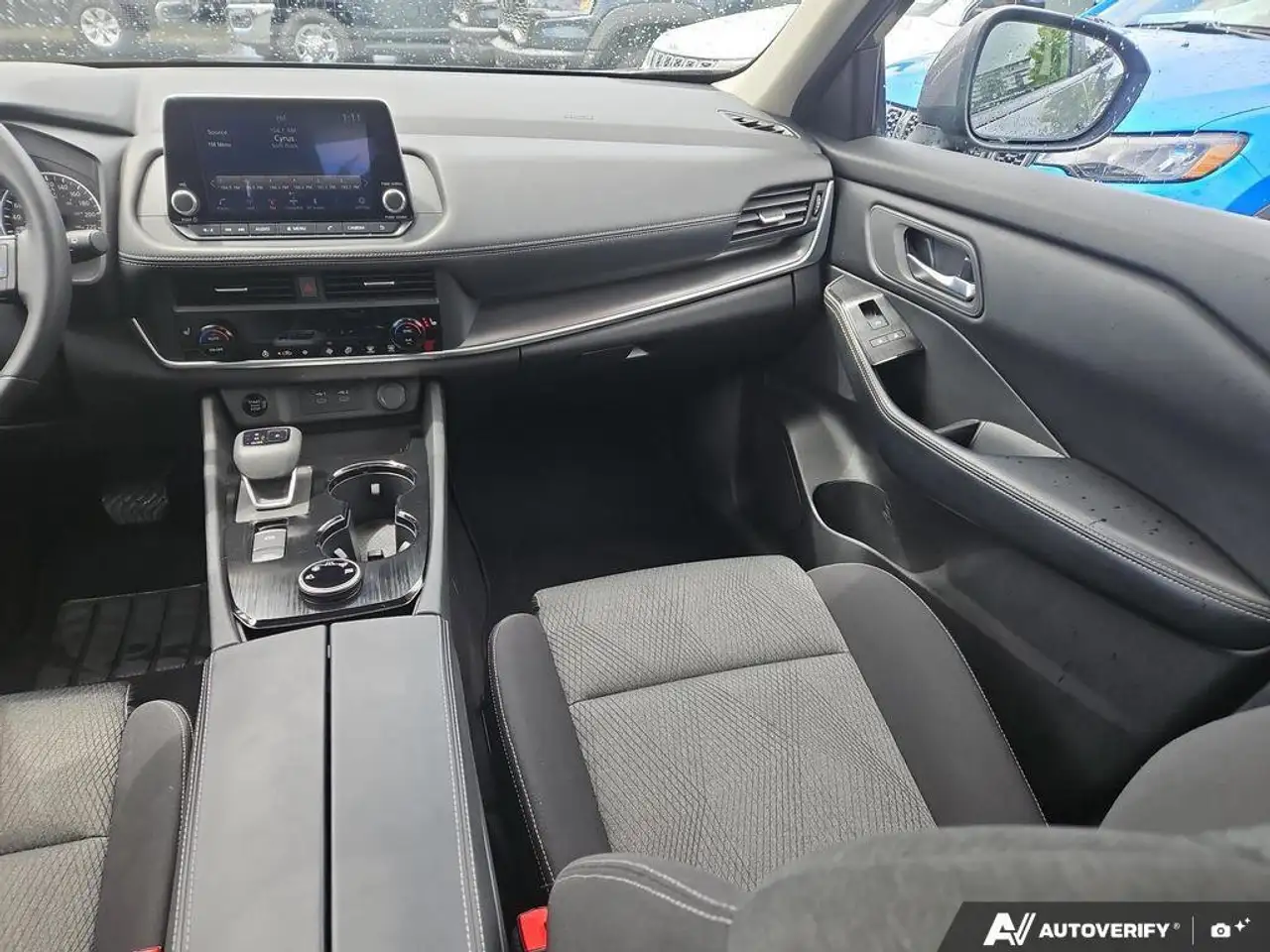 Nissan Rogue снимка Nissan Rogue