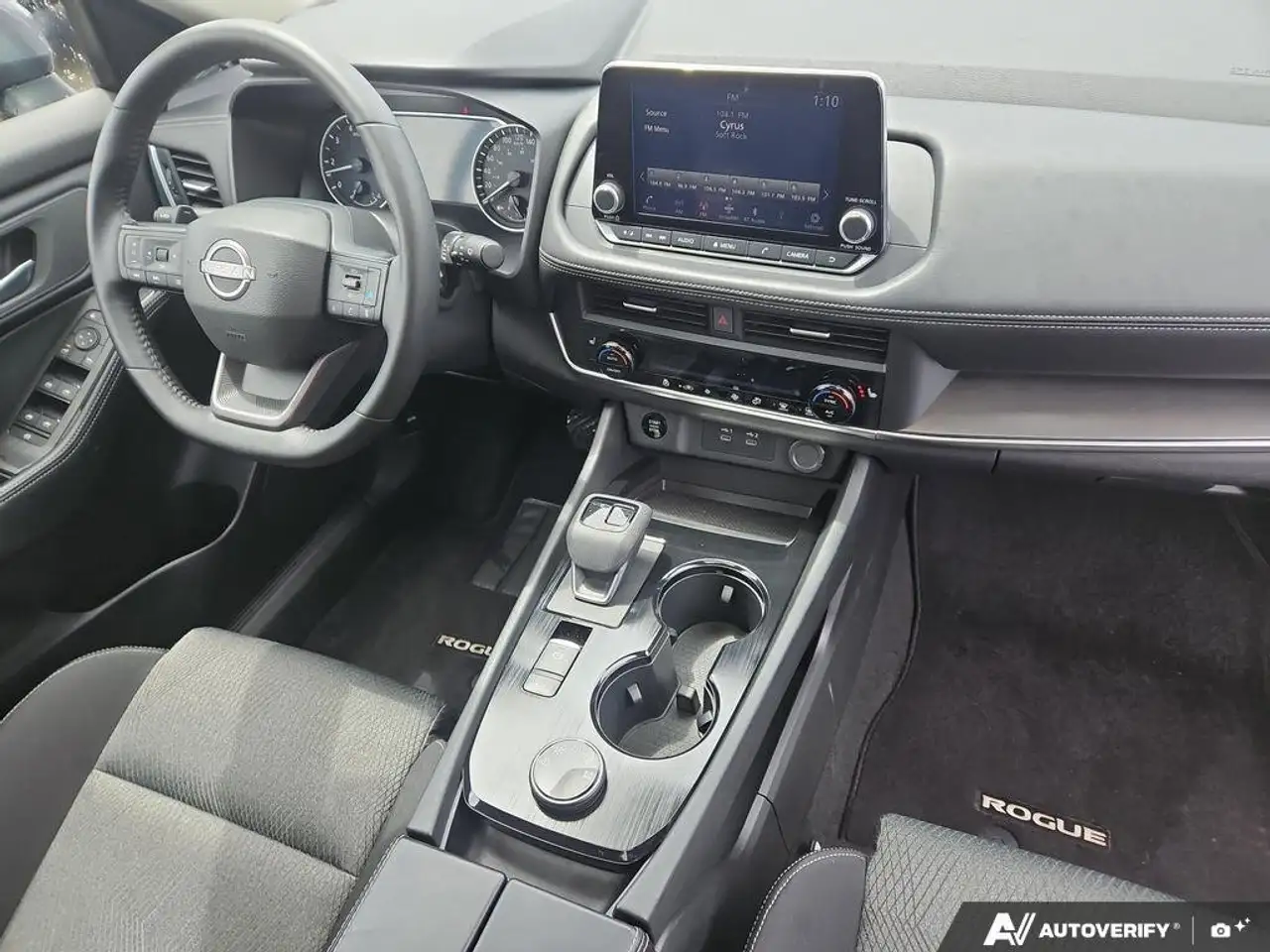 Nissan Rogue снимка Nissan Rogue