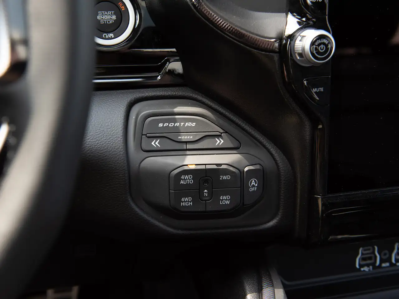 RAM 1500 снимка RAM 1500