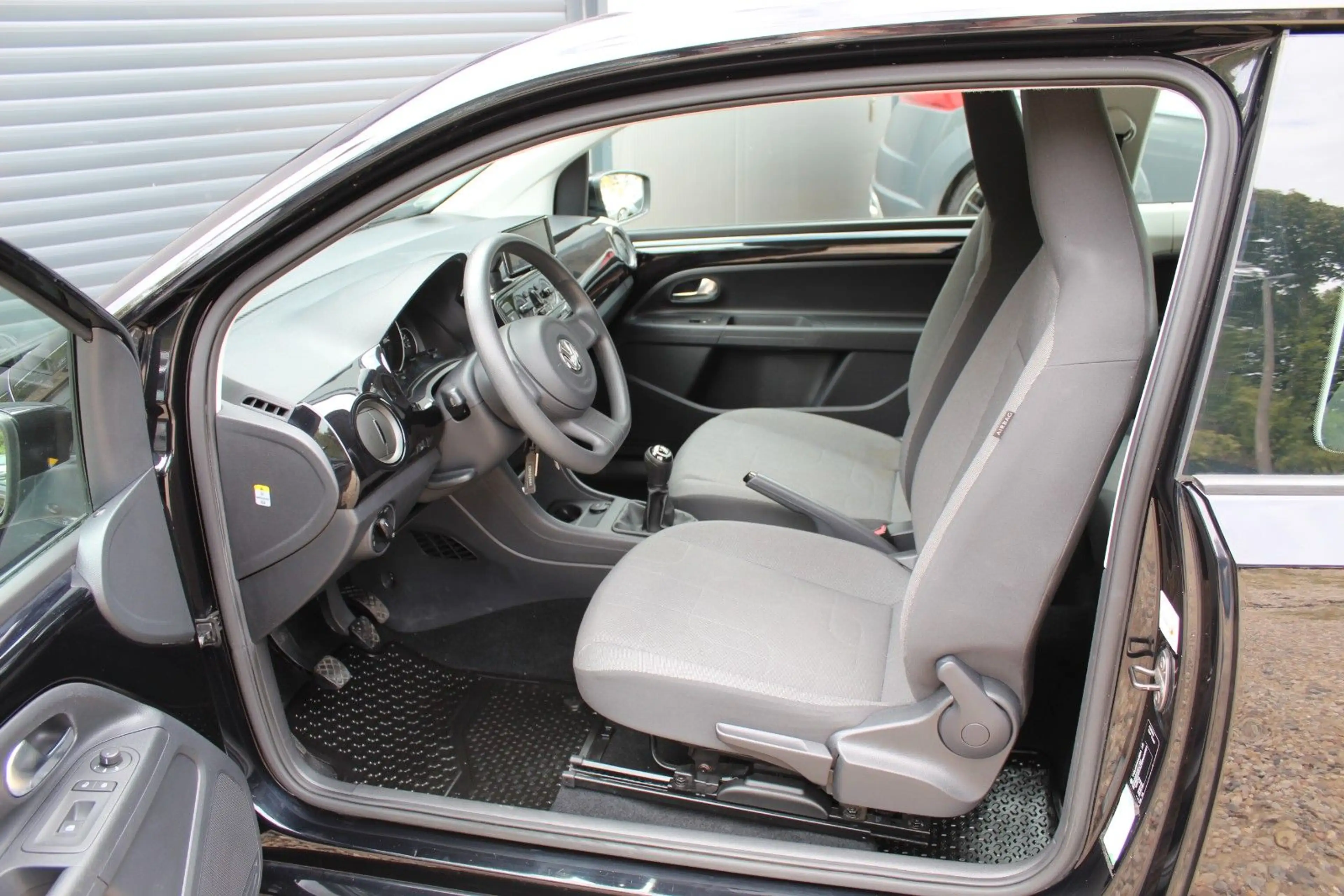 Volkswagen up! move up! 1,0 NAVI KLIMA PDC SITZHEIZUNG 1-H — photo 16