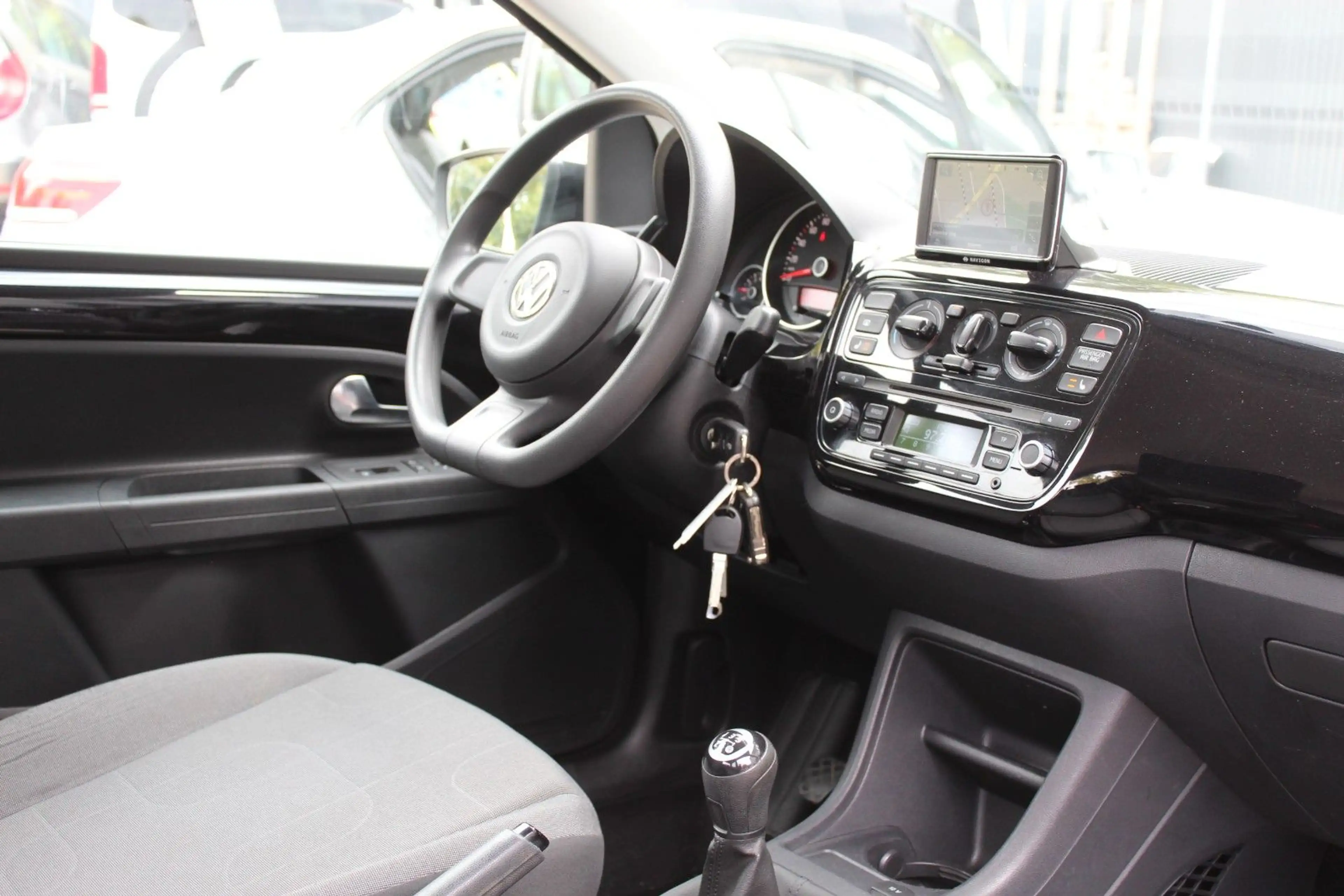 Volkswagen up! move up! 1,0 NAVI KLIMA PDC SITZHEIZUNG 1-H — photo 14