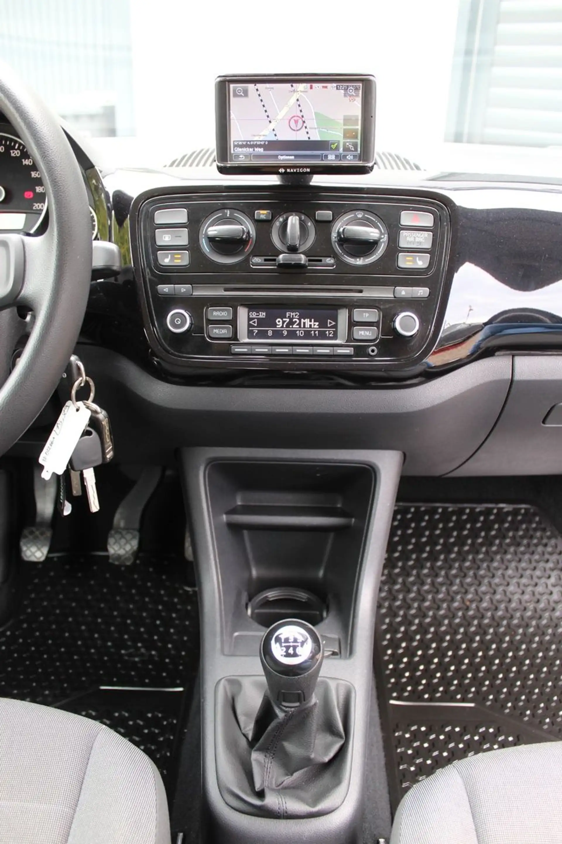 Volkswagen up! move up! 1,0 NAVI KLIMA PDC SITZHEIZUNG 1-H — photo 15