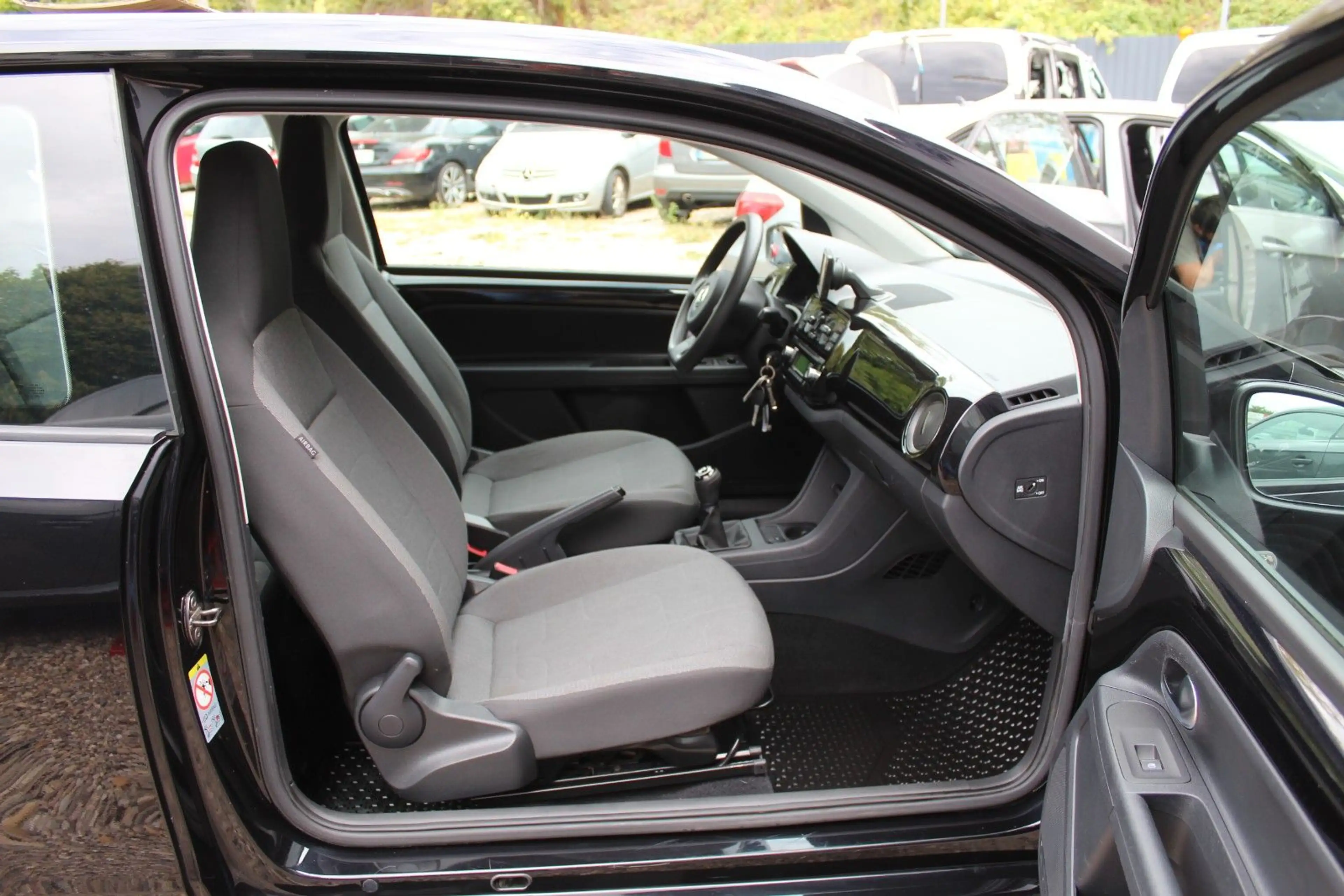 Volkswagen up! move up! 1,0 NAVI KLIMA PDC SITZHEIZUNG 1-H — photo 17